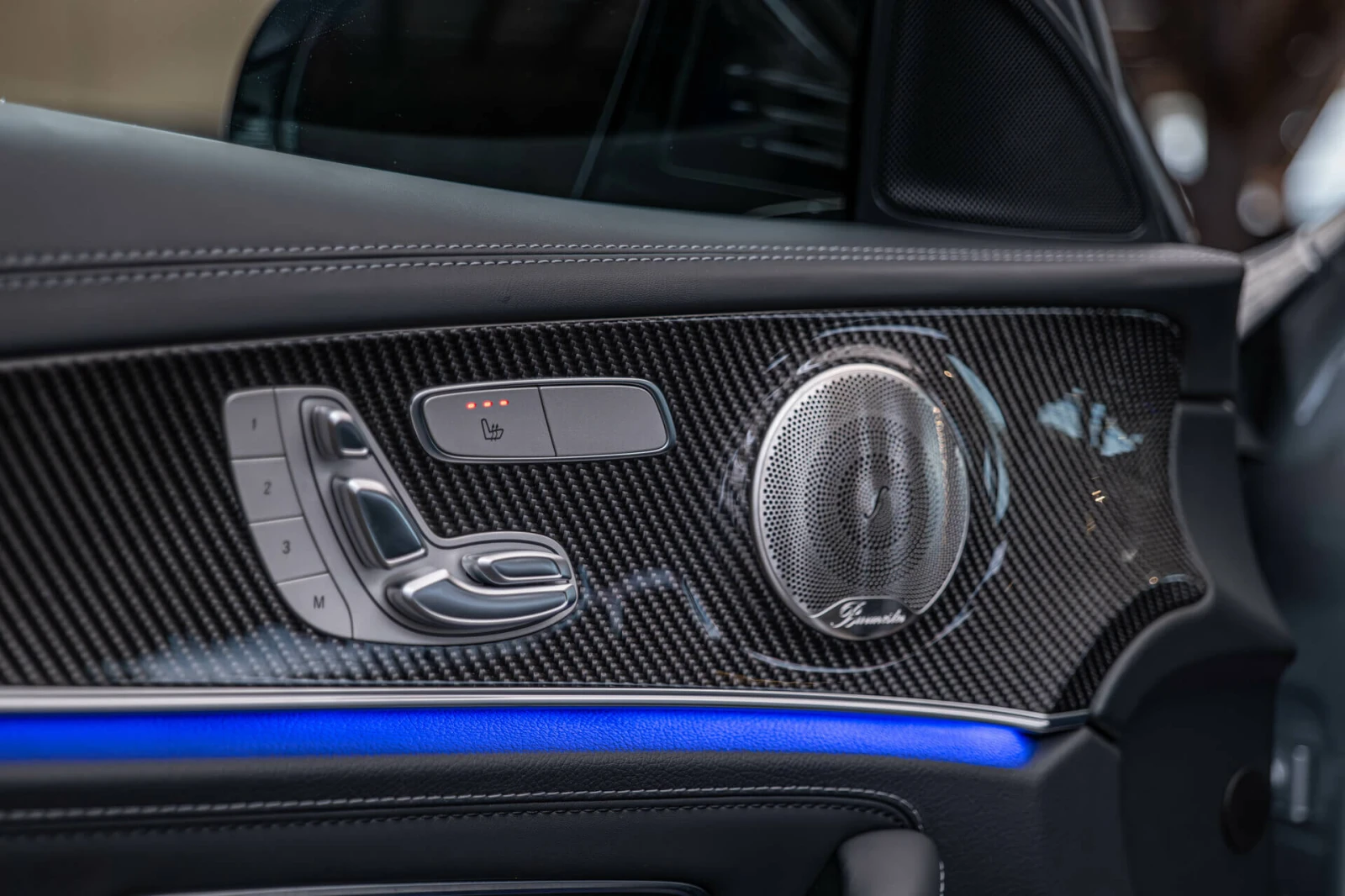 Mercedes-Benz E 63 AMG S/4M+ /Burmester/HuD/SpeedShift/360Камера/Карбон, снимка 9 - Автомобили и джипове - 53946903