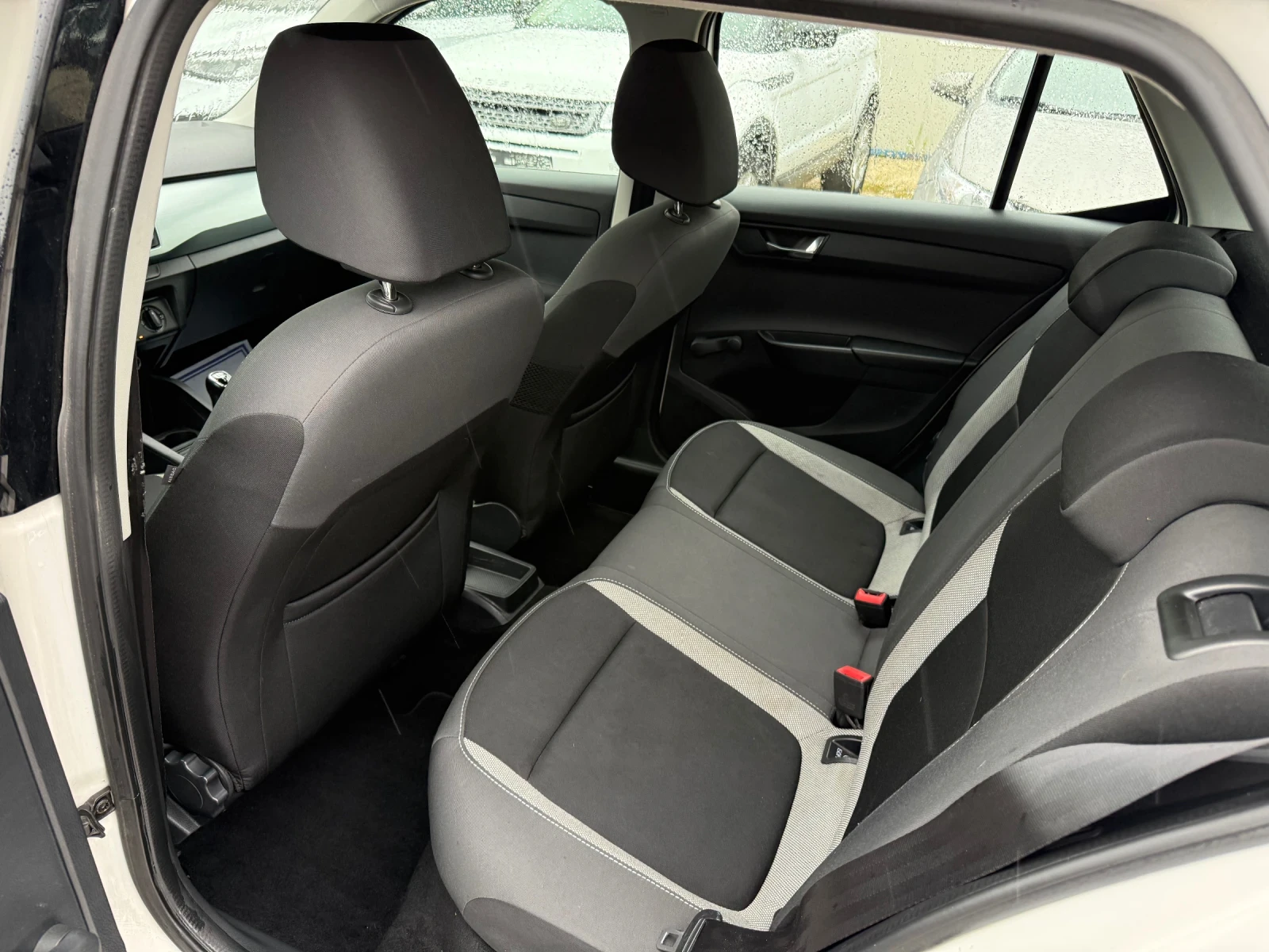 Skoda Fabia 1.4TDI - 75к.с., снимка 15 - Автомобили и джипове - 54364442