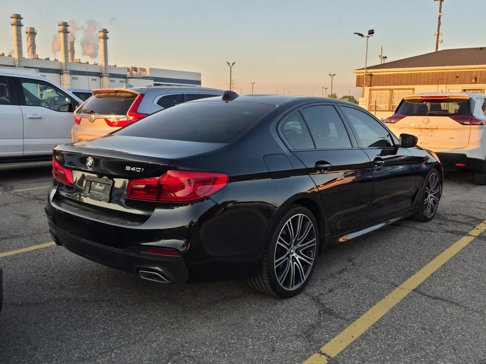 BMW 540 * M PACK* ШИБИДАХ* ПОДГРЕВИ* 360* H/K* CARFAX, снимка 3 - Автомобили и джипове - 55094186