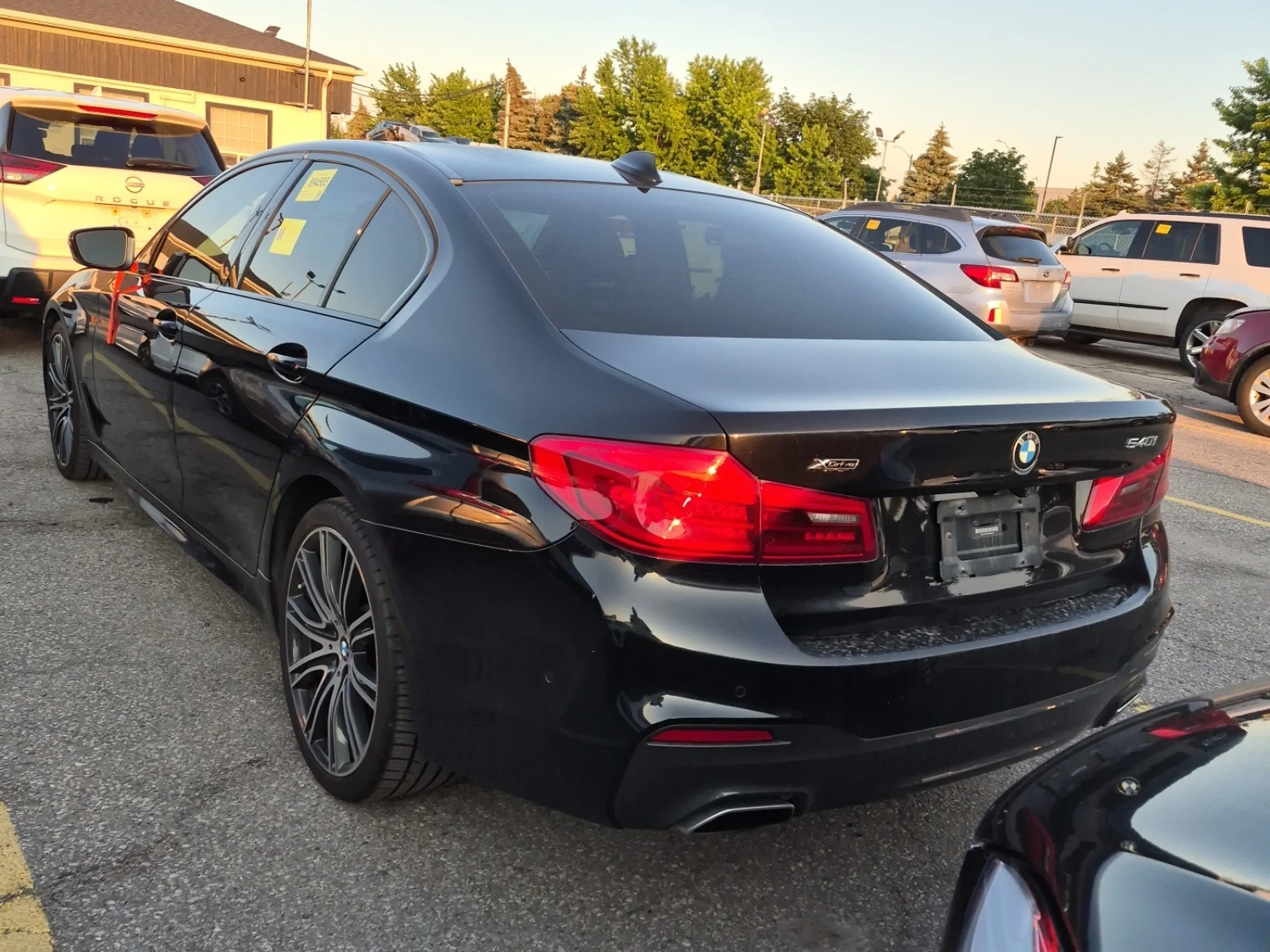 BMW 540 * M PACK* ШИБИДАХ* ПОДГРЕВИ* 360* H/K* CARFAX, снимка 4 - Автомобили и джипове - 55094186