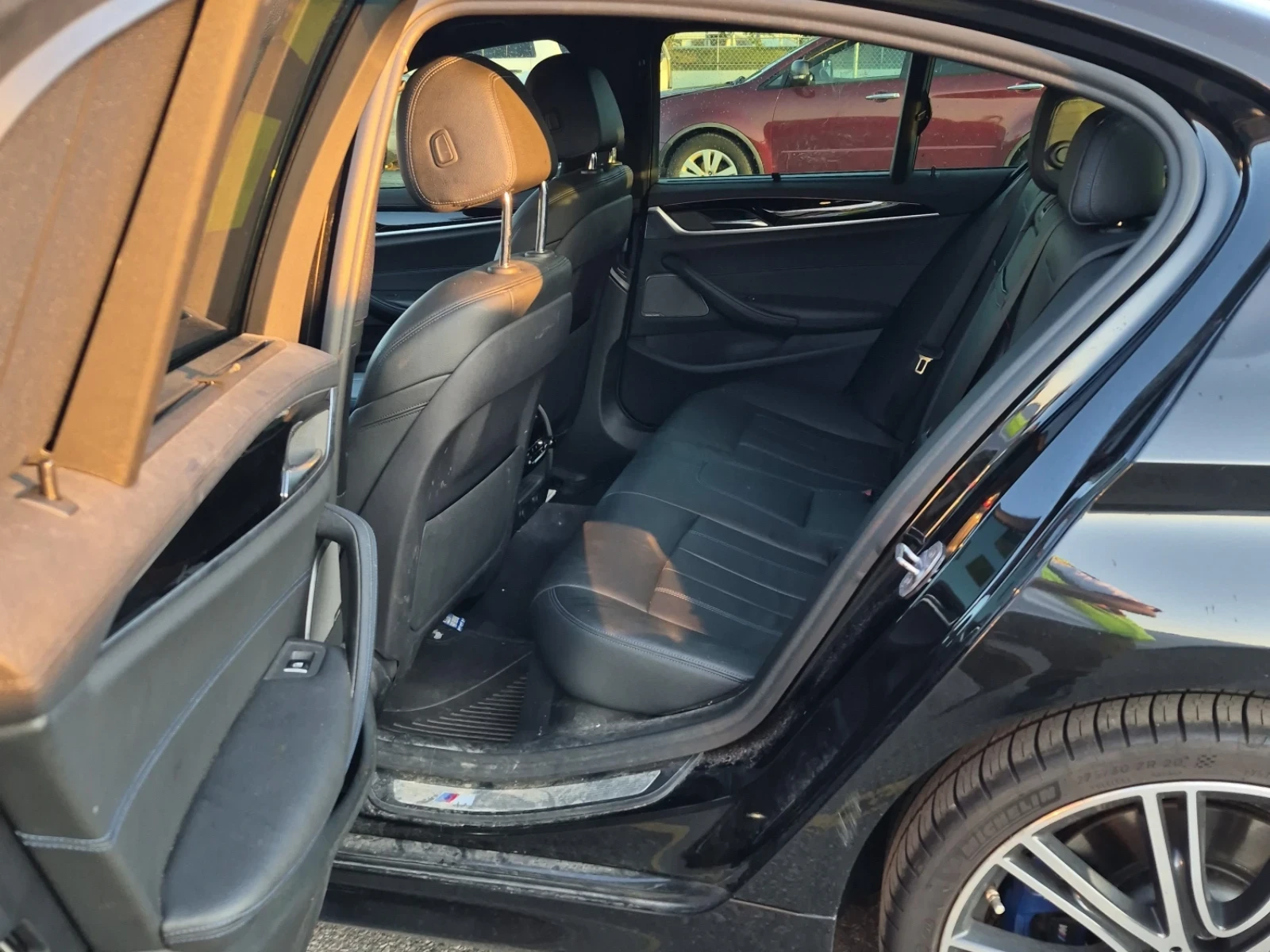 BMW 540 * M PACK* ШИБИДАХ* ПОДГРЕВИ* 360* H/K* CARFAX, снимка 9 - Автомобили и джипове - 55094186