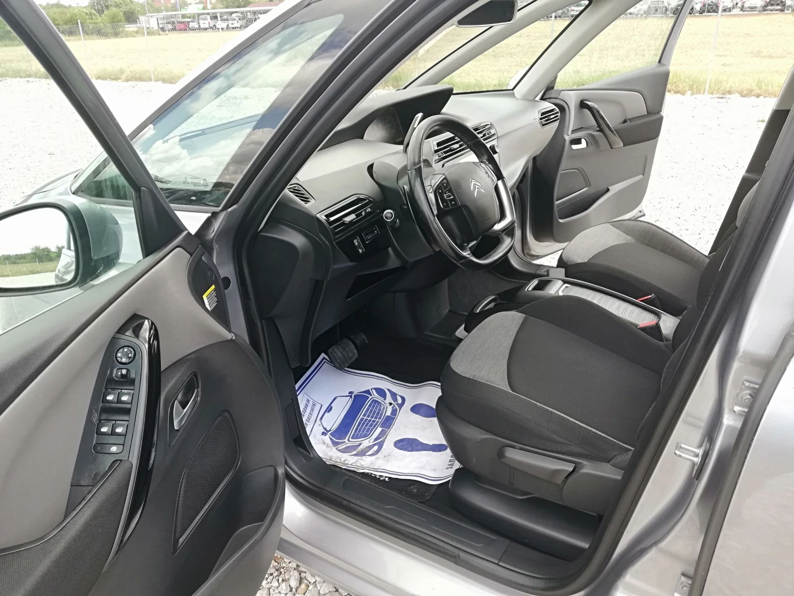 Citroen C4 Picasso 1.6D KLI NAVI AVTOMAT, снимка 9 - Автомобили и джипове - 55405212
