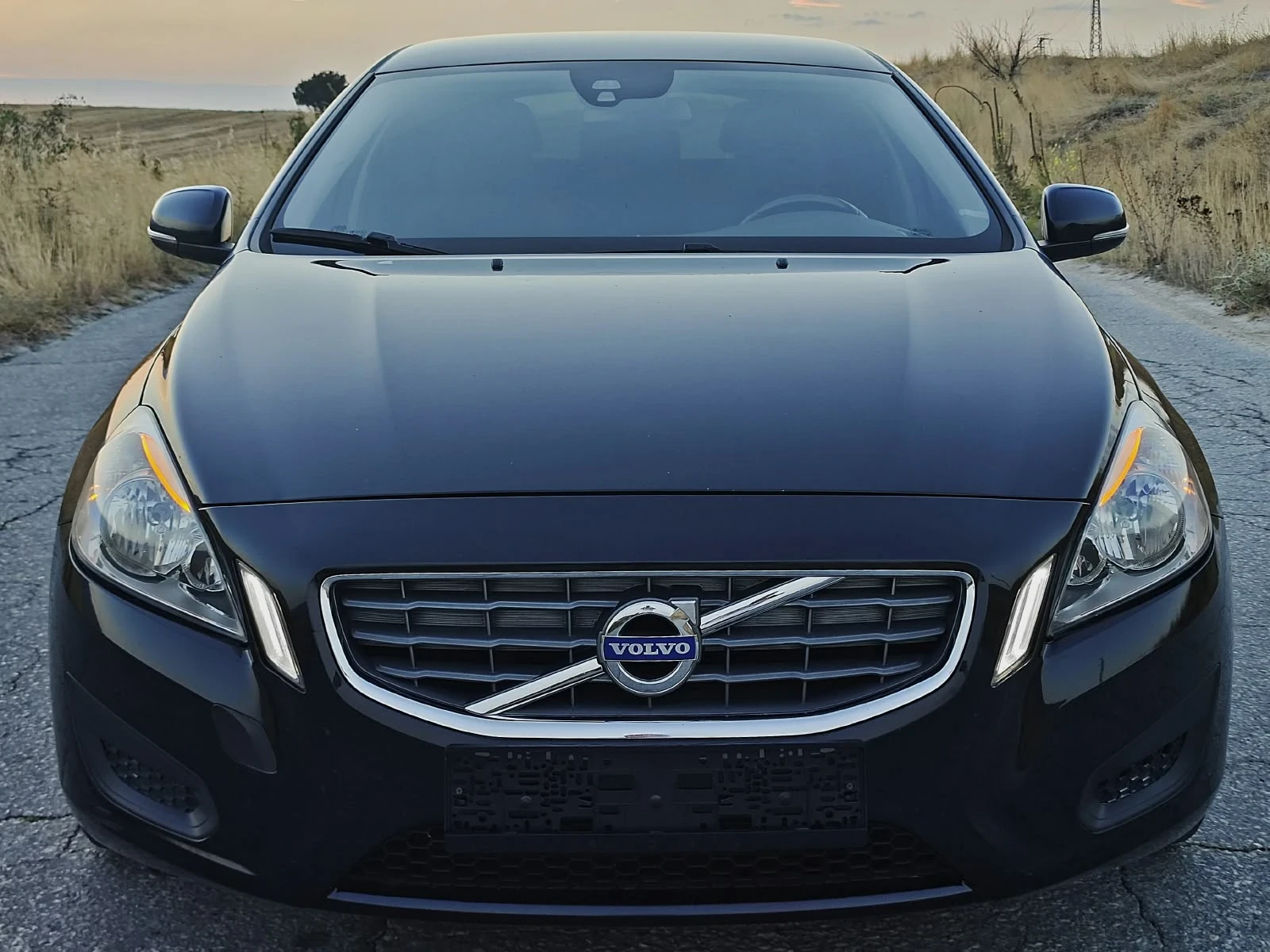 Volvo V60 * Exclusive* , снимка 2 - Автомобили и джипове - 55949024