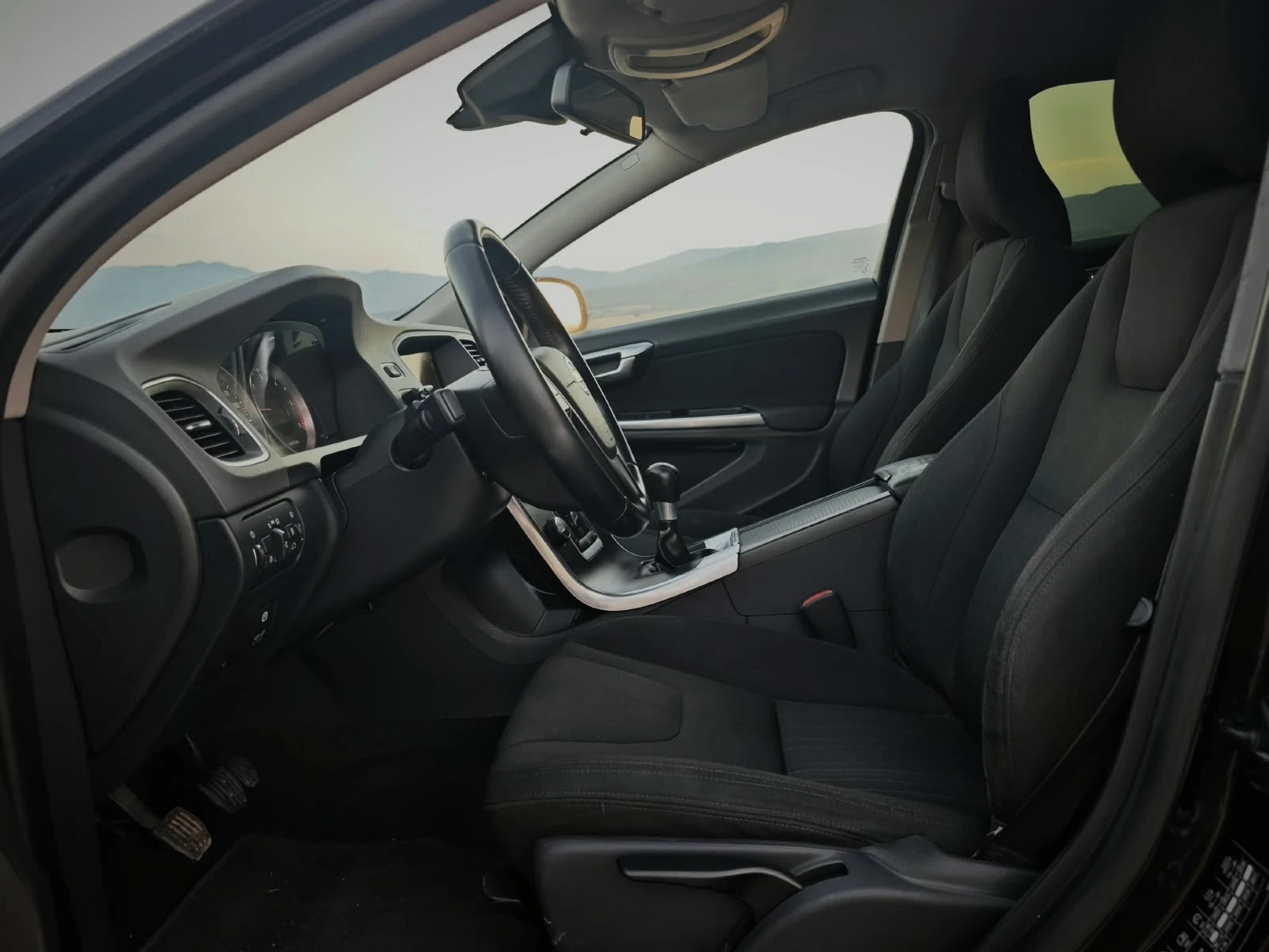 Volvo V60 * Exclusive* , снимка 8 - Автомобили и джипове - 55949024