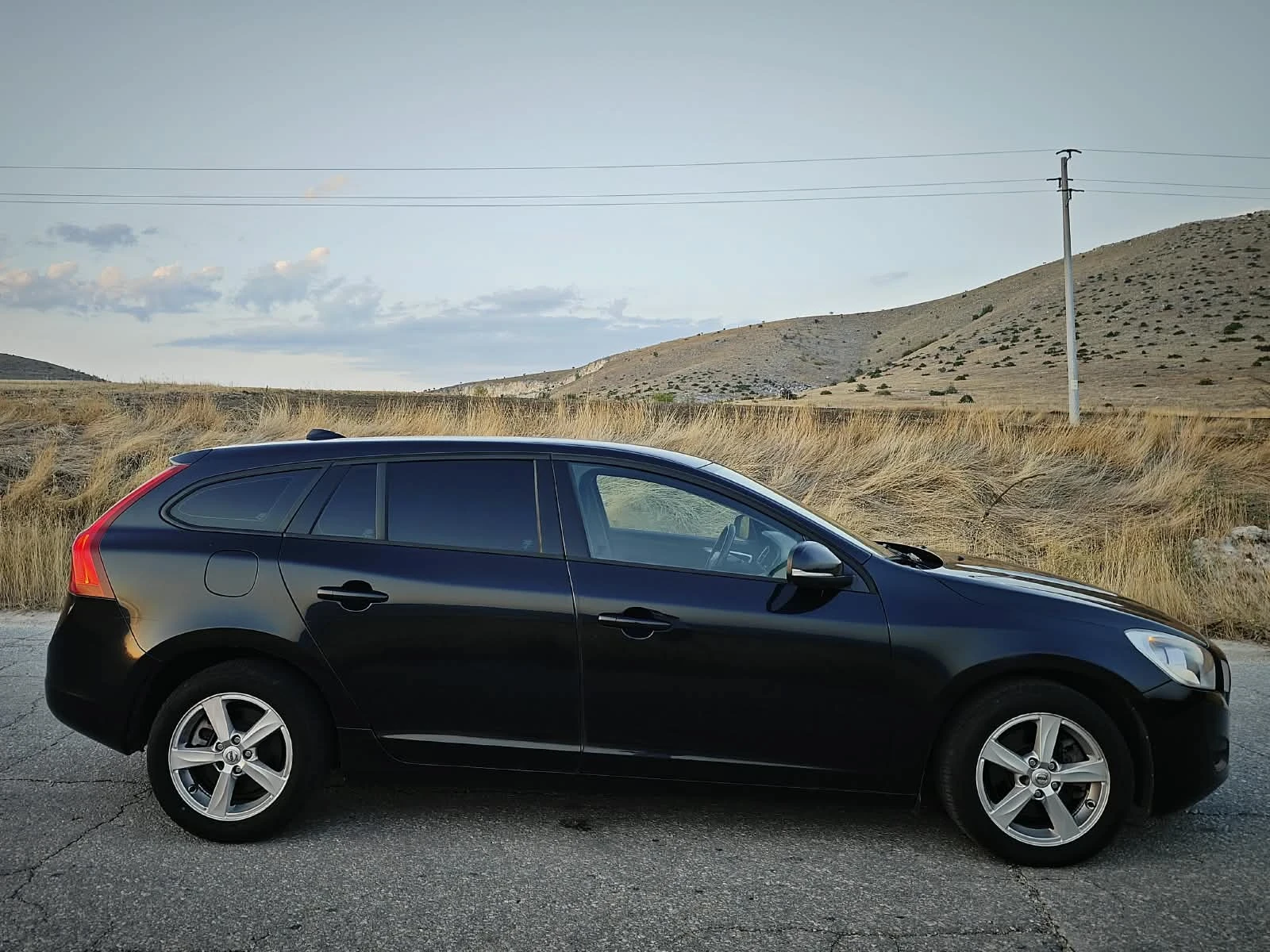 Volvo V60 * Exclusive* , снимка 7 - Автомобили и джипове - 55949024