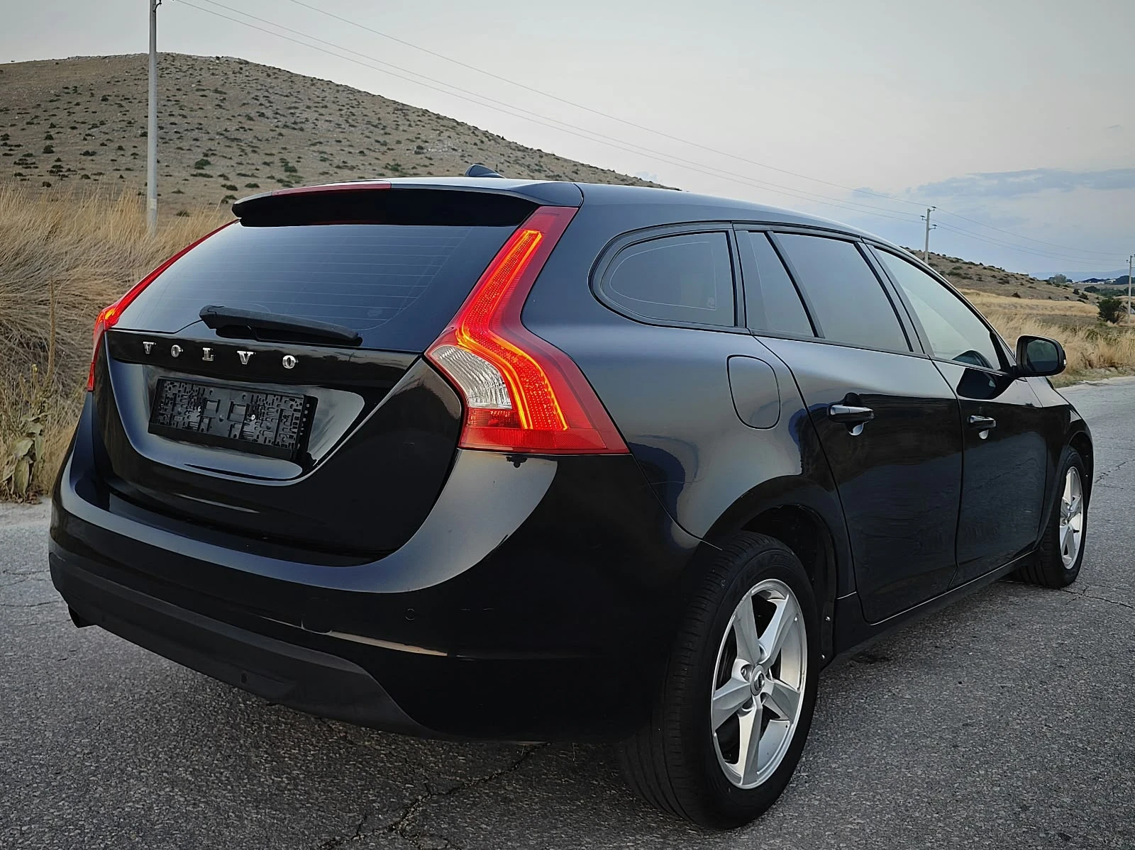 Volvo V60 * Exclusive* , снимка 4 - Автомобили и джипове - 55949024