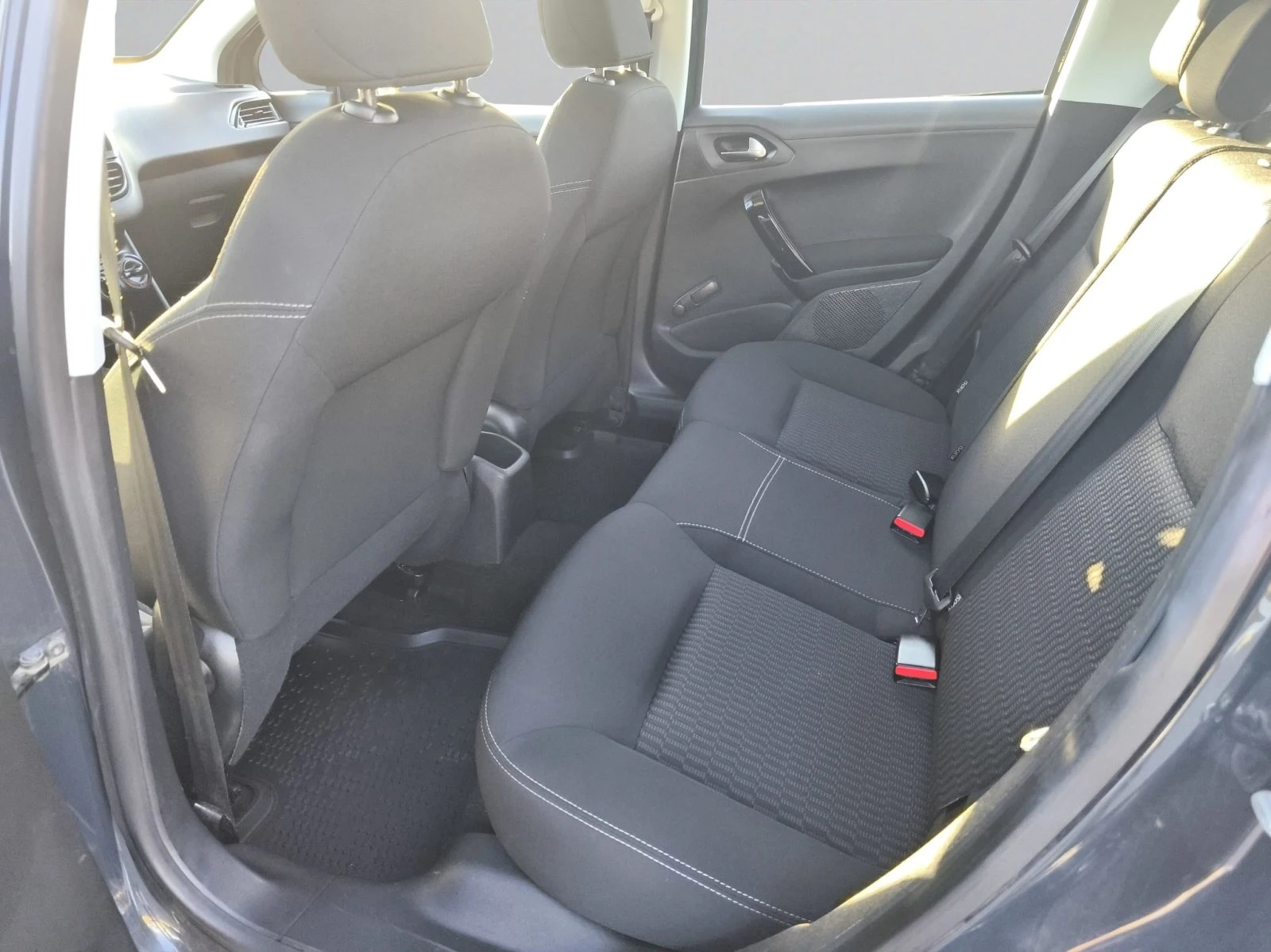 Peugeot 208 5P ACTIVE 1.2 VTi 68 BVM5 EURO 6.2//1810191 | Mobile.bg � ����������� 11