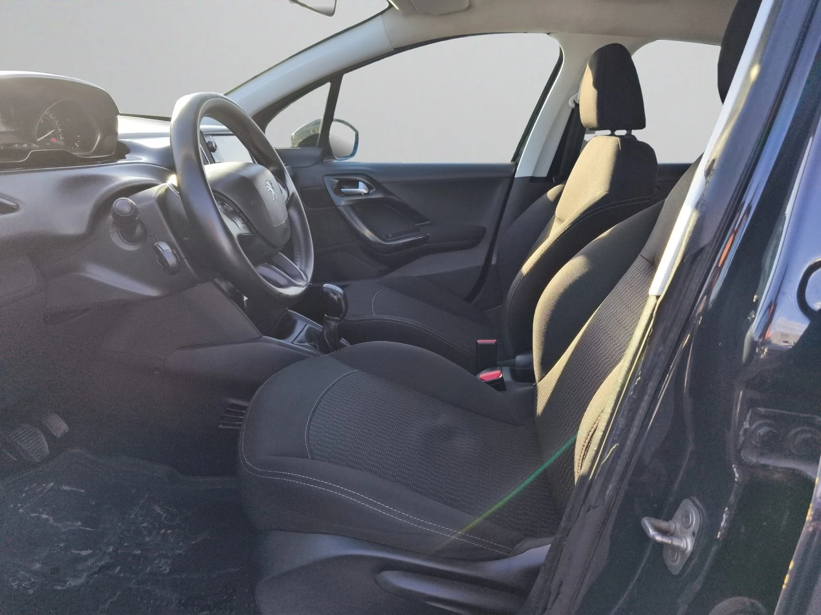 Peugeot 208 5P ACTIVE 1.2 VTi 68 BVM5 EURO 6.2//1810191 | Mobile.bg � ����������� 10