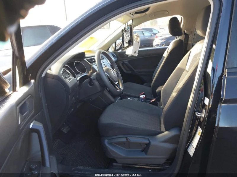 VW Tiguan 2.0T S FWD, снимка 5 - Автомобили и джипове - 53278158