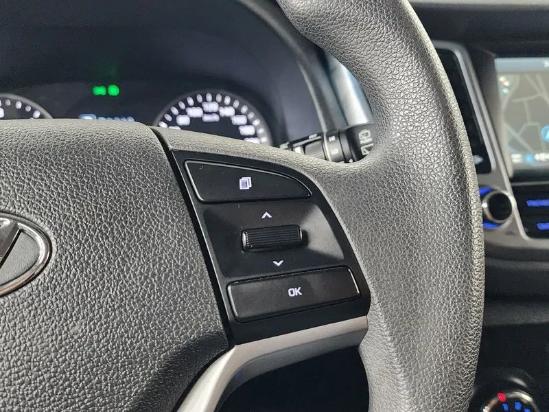 Hyundai Tucson 2.0 2WD STYLE, снимка 17 - Автомобили и джипове - 55801591