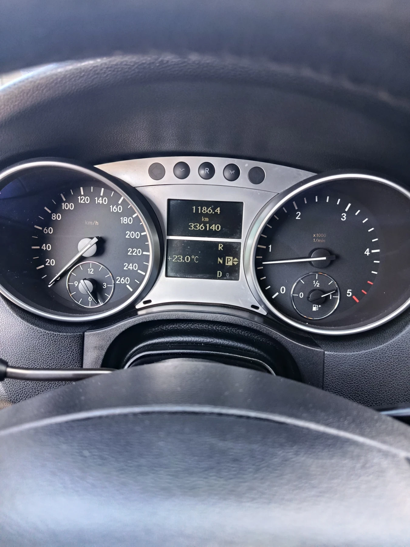 Mercedes-Benz ML 320 Джип, снимка 12 - Автомобили и джипове - 54347264