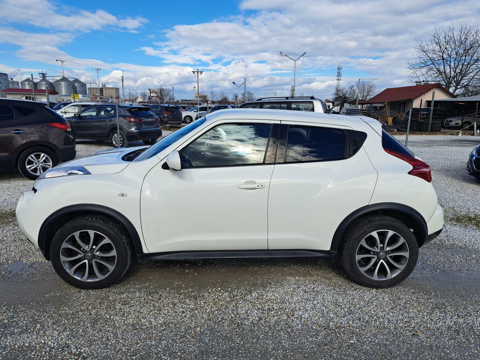 Nissan Juke 1.6 Кожа/Навигация, снимка 4 - Автомобили и джипове - 54410240