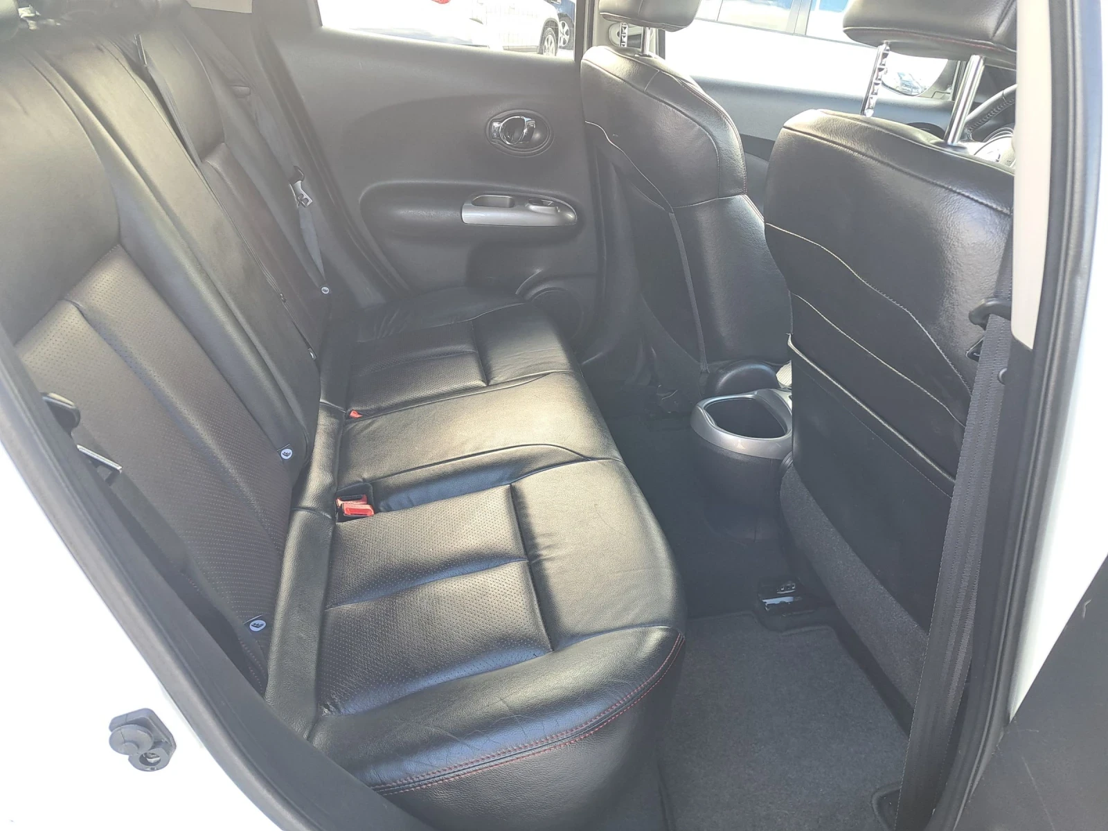 Nissan Juke 1.6 Кожа/Навигация, снимка 11 - Автомобили и джипове - 54410240