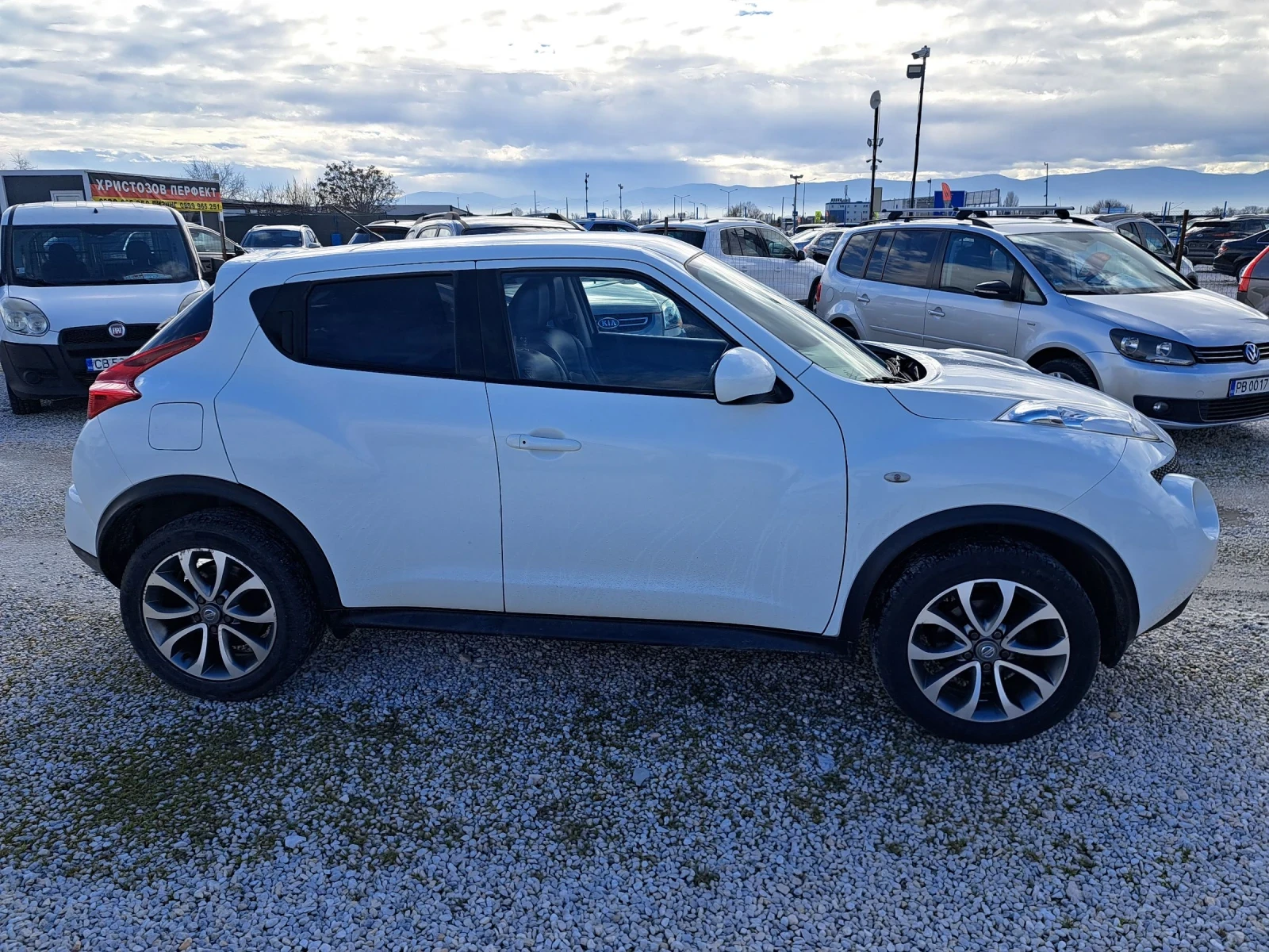 Nissan Juke 1.6 Кожа/Навигация, снимка 8 - Автомобили и джипове - 54410240