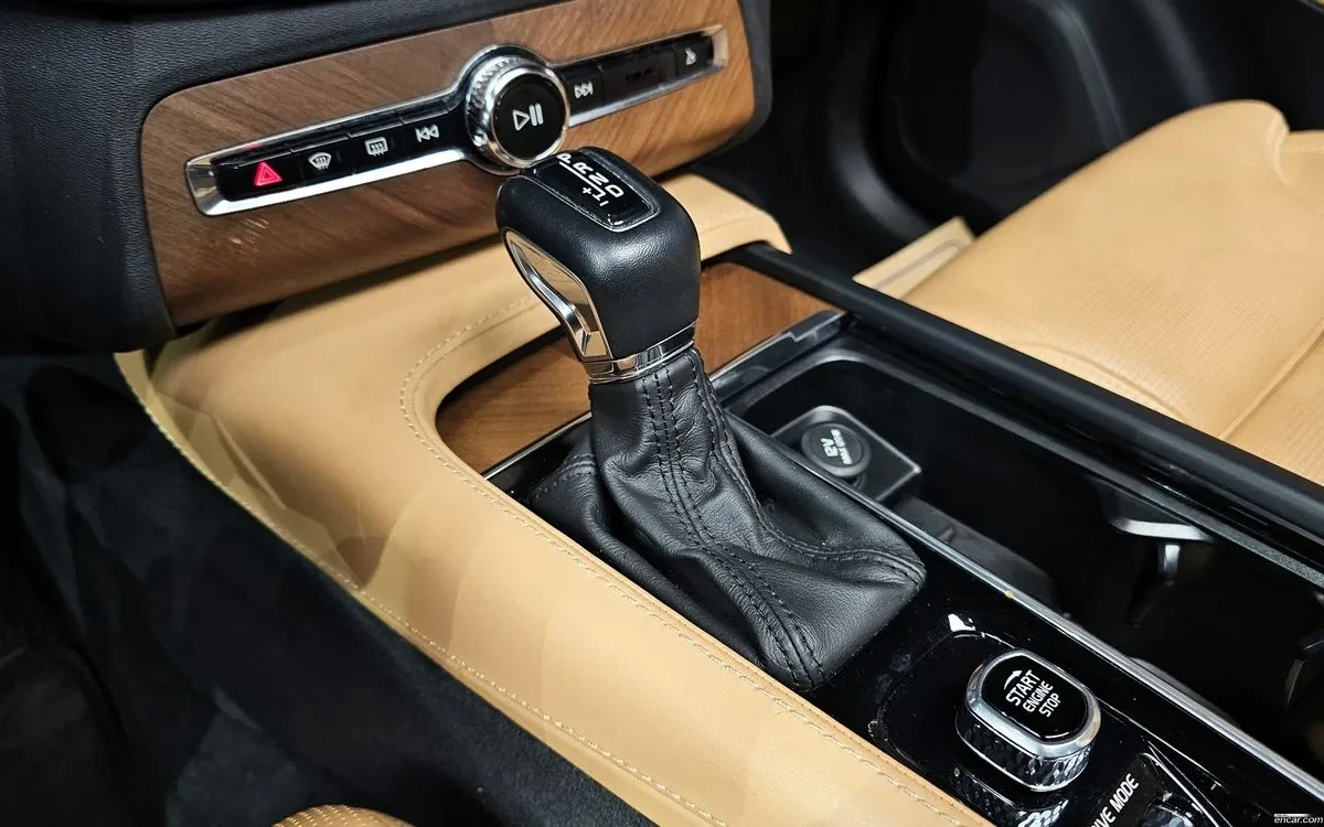 Volvo Xc90 D5 Inscription, снимка 8 - Автомобили и джипове - 54857475