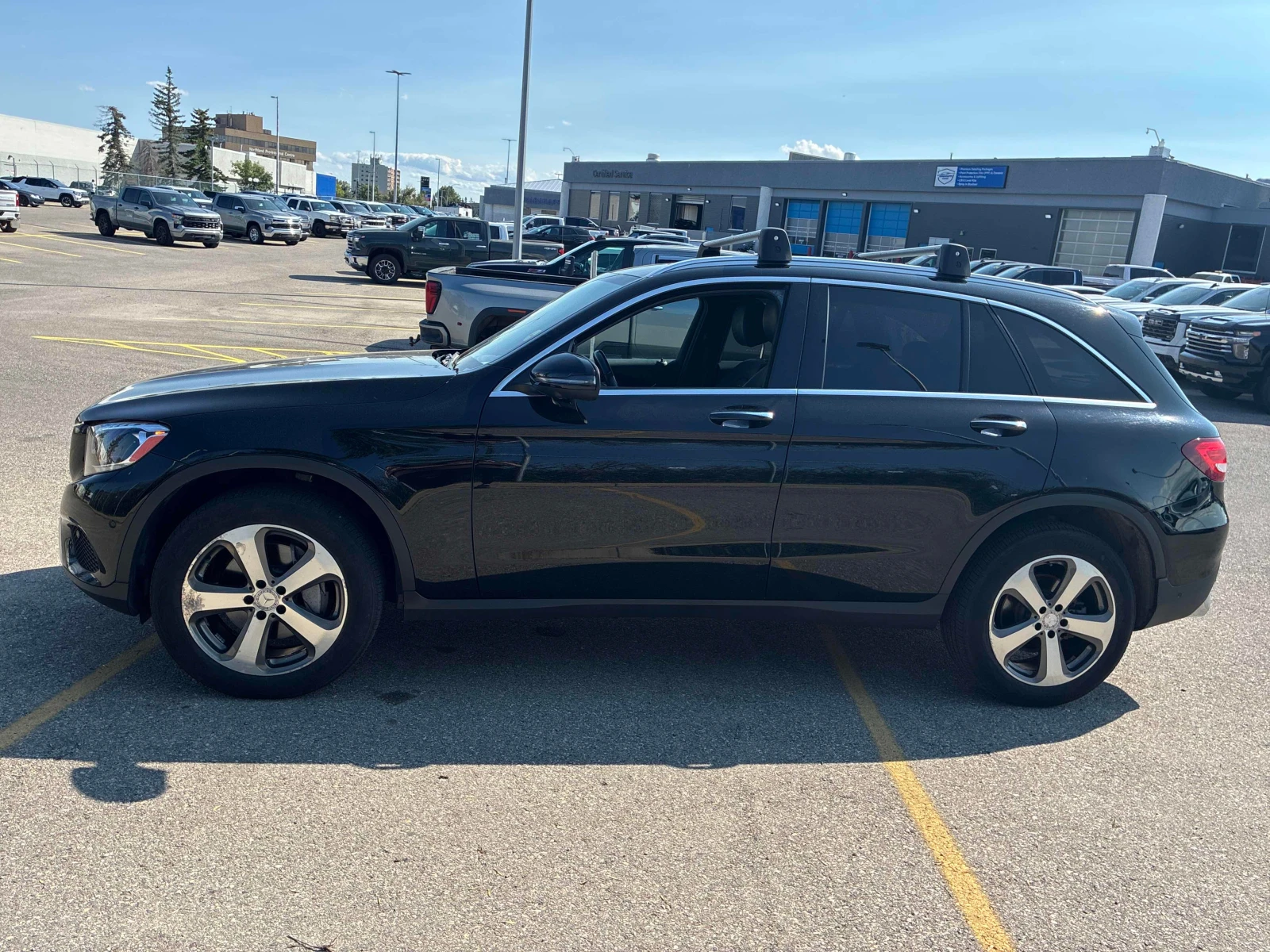 Mercedes-Benz GLC 300 ПАМЕТ| ПАНОРАМА| 360| CARFAX| , снимка 2 - Автомобили и джипове - 55873936
