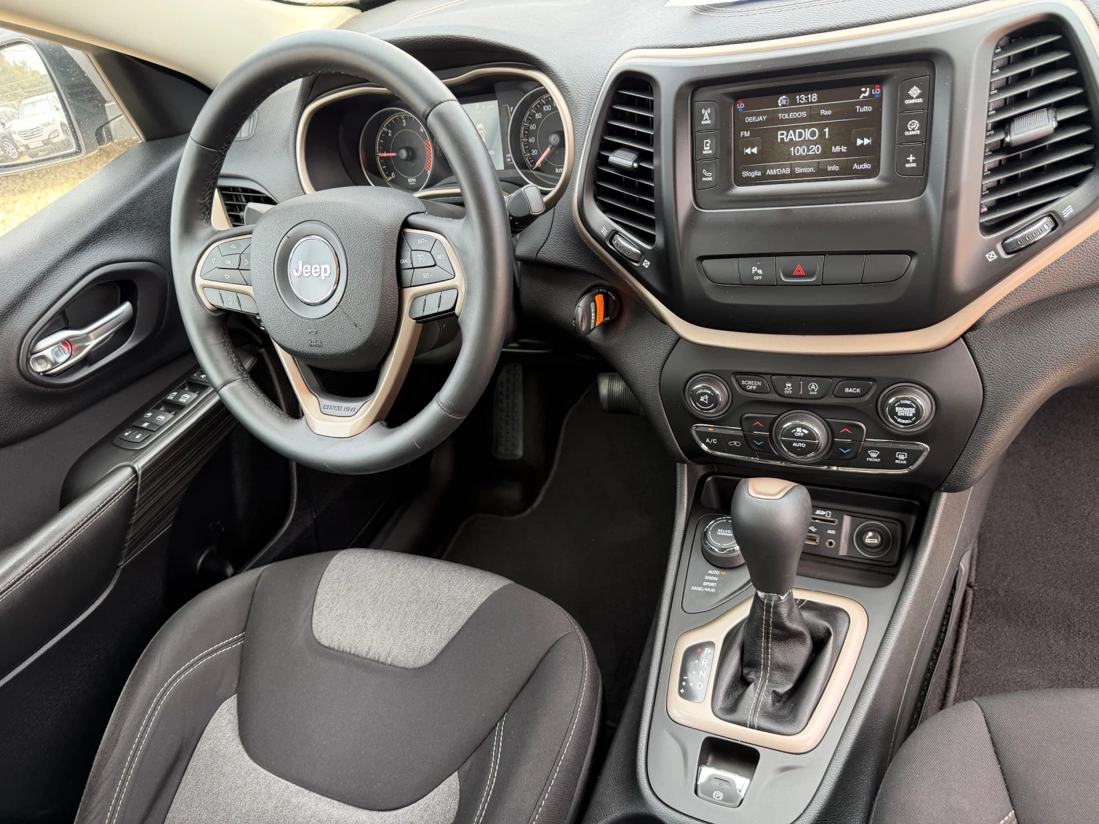 Jeep Cherokee 2, 0 M-JET 9 СКОРОСТИ ЛИЗИНГ ВИДЕО, снимка 15 - Автомобили и джипове - 55946320