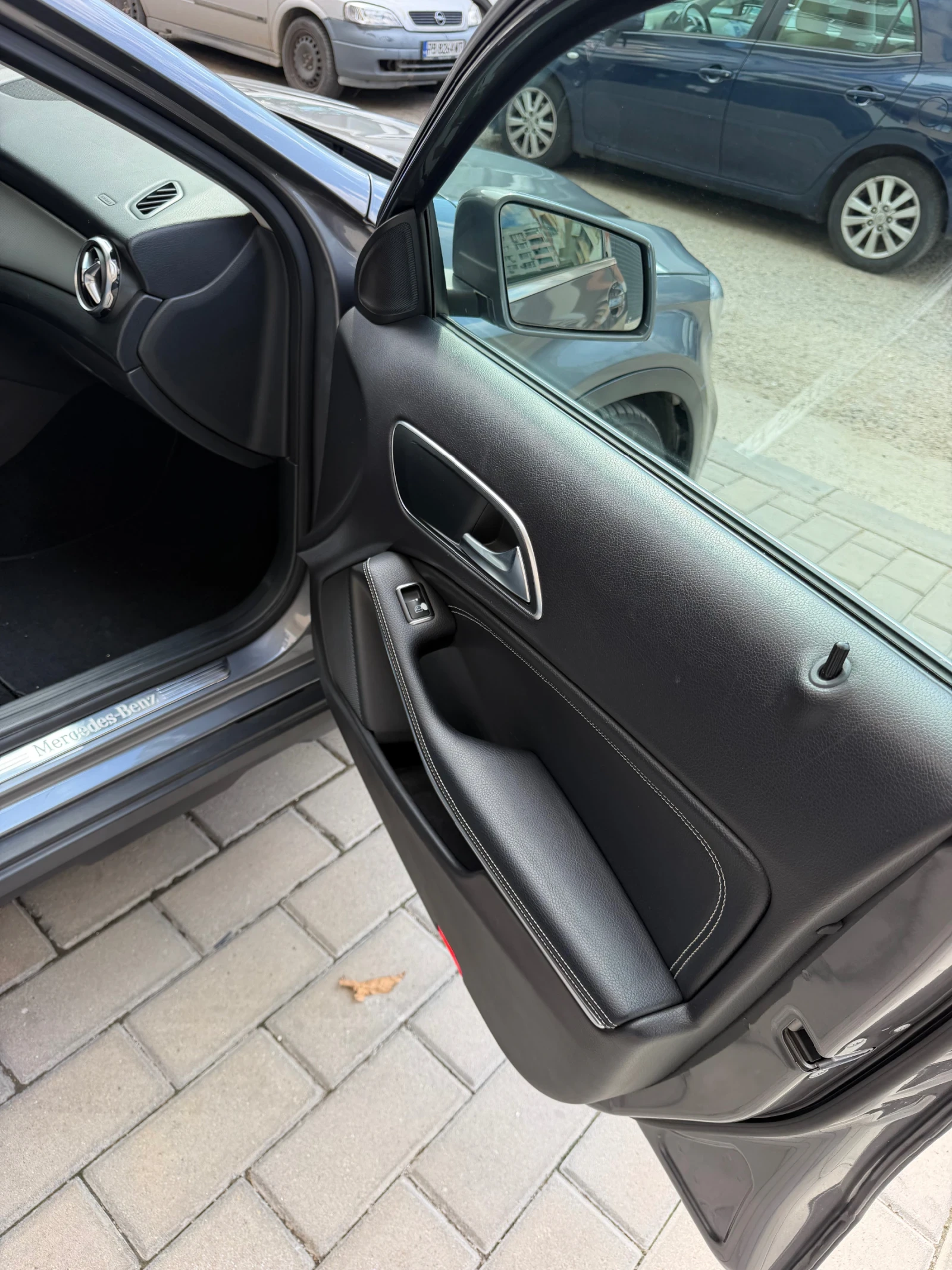 Mercedes-Benz GLA 200 CDi, снимка 5 - Автомобили и джипове - 56247088
