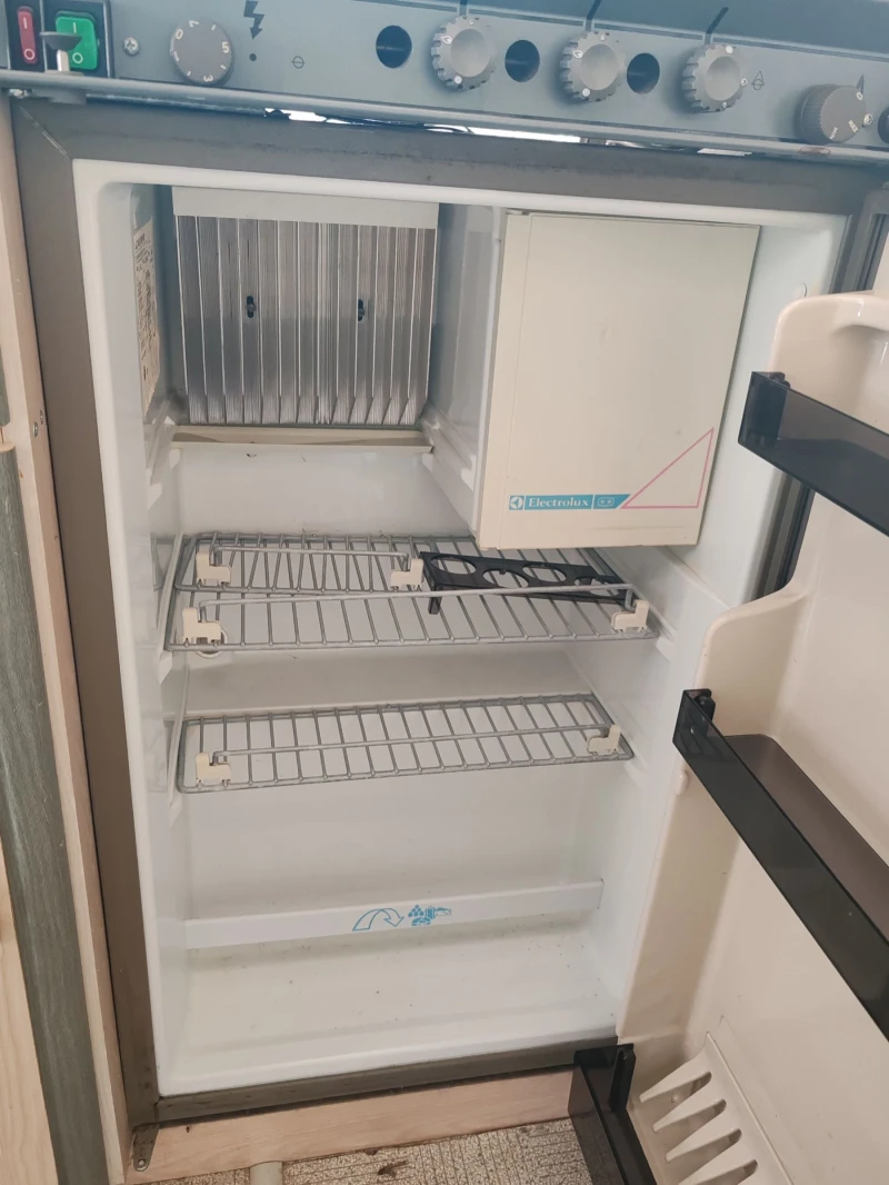 Каравана Dethleffs New Line, снимка 12 - Каравани и кемпери - 52211112