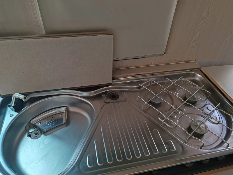 Каравана Dethleffs New Line, снимка 8 - Каравани и кемпери - 52211112