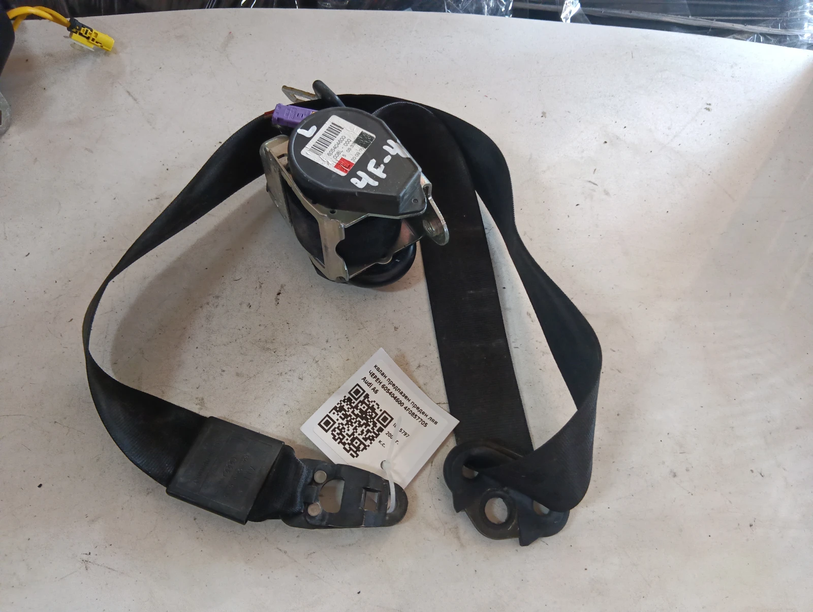 колан предпазен преден ляв ЧЕРЕН 605404600 4F0857705 Audi A6