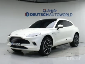 ������ Aston Martin DBX