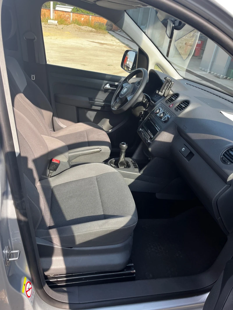 VW Caddy 1,6 TDI, снимка 6 - Автомобили и джипове - 47225189