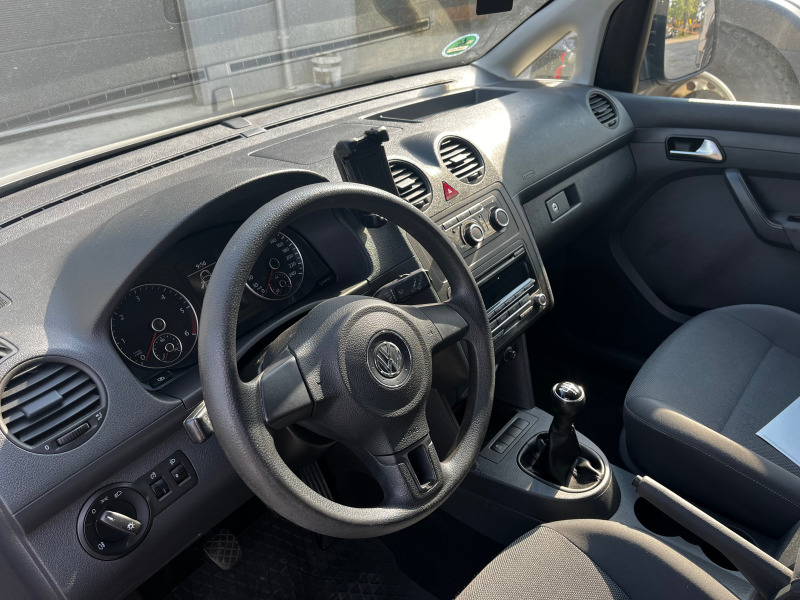 VW Caddy 1,6 TDI, снимка 5 - Автомобили и джипове - 44980236