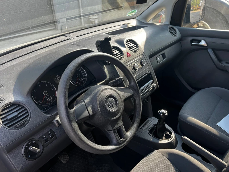 VW Caddy 1,6 TDI, снимка 5 - Автомобили и джипове - 47225189