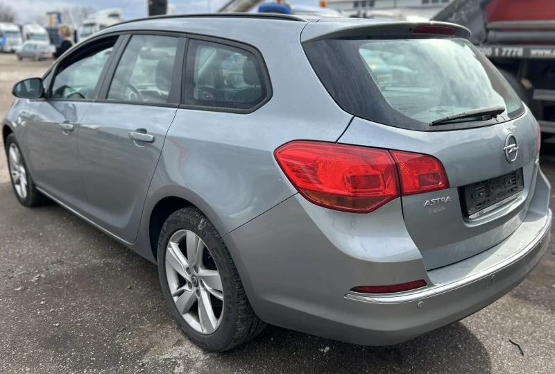 Opel Astra Facelift, снимка 4 - Автомобили и джипове - 47682908