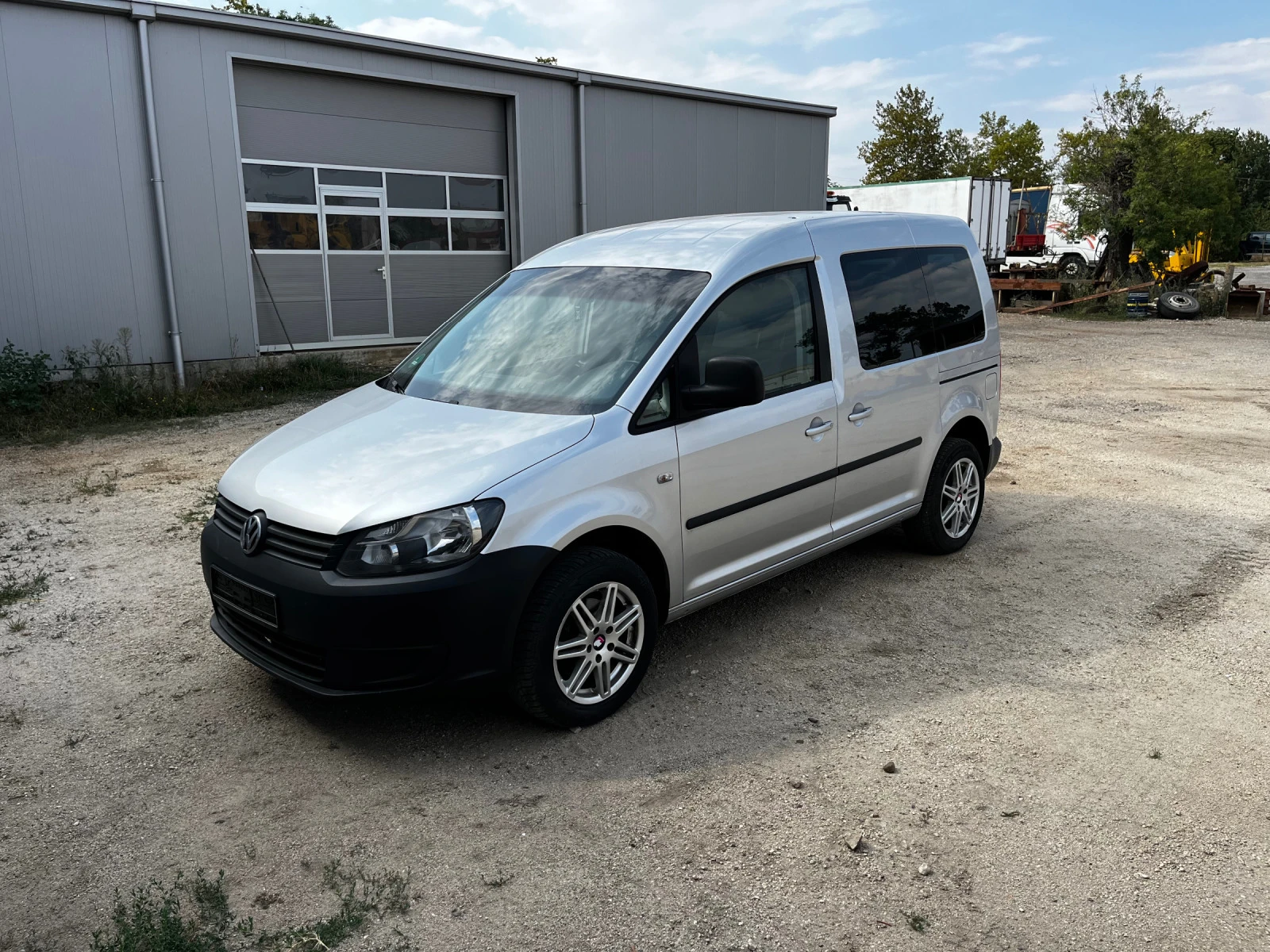 VW Caddy 1,6 TDI - изображение 2