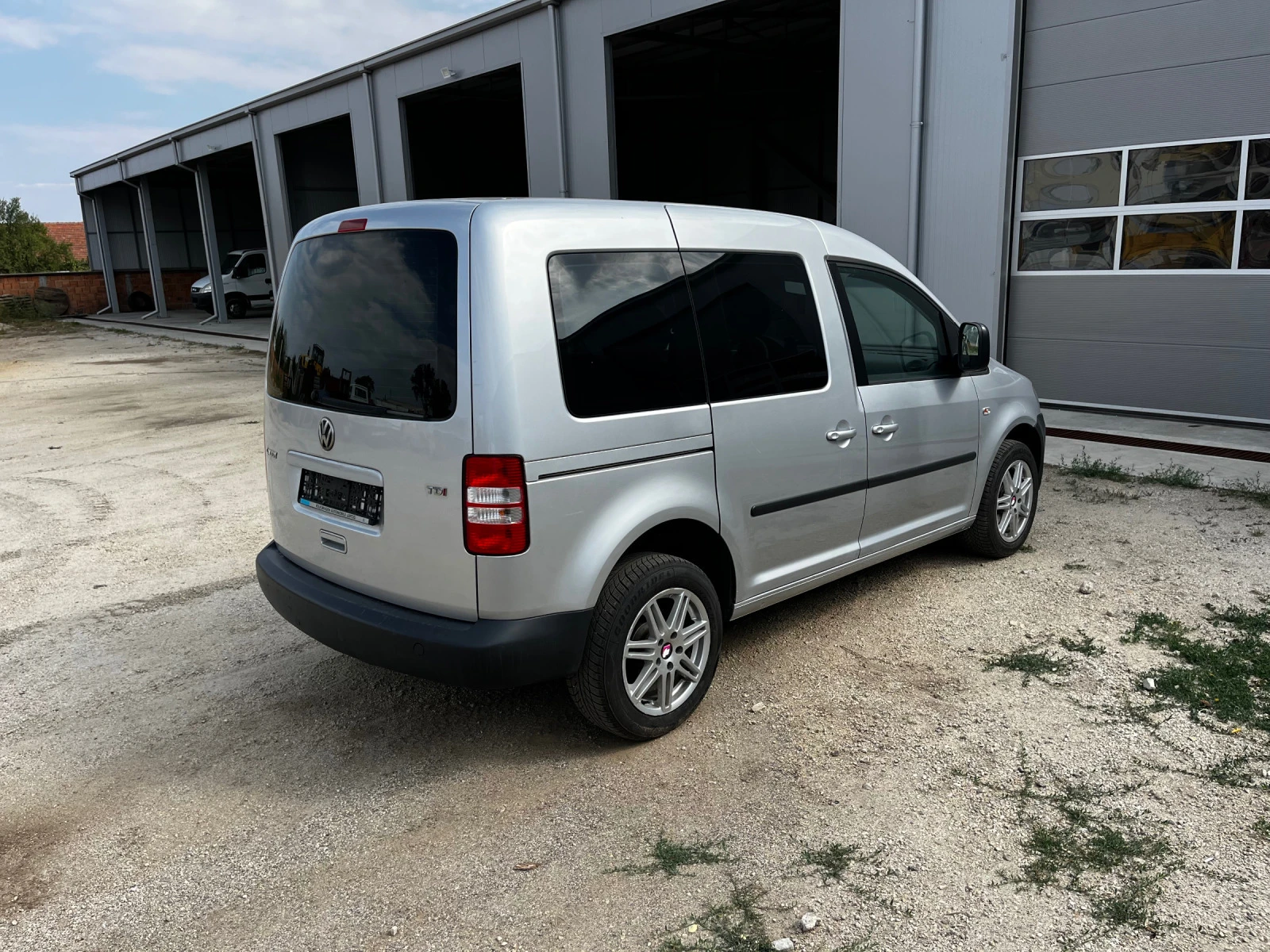 VW Caddy 1,6 TDI - изображение 4