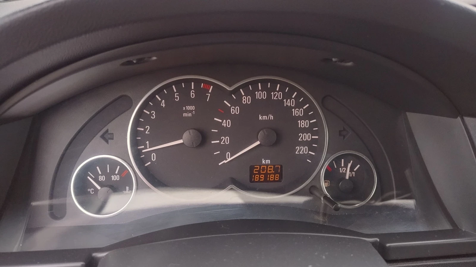 Opel Meriva 1.4 90кс КЛИМА - изображение 6