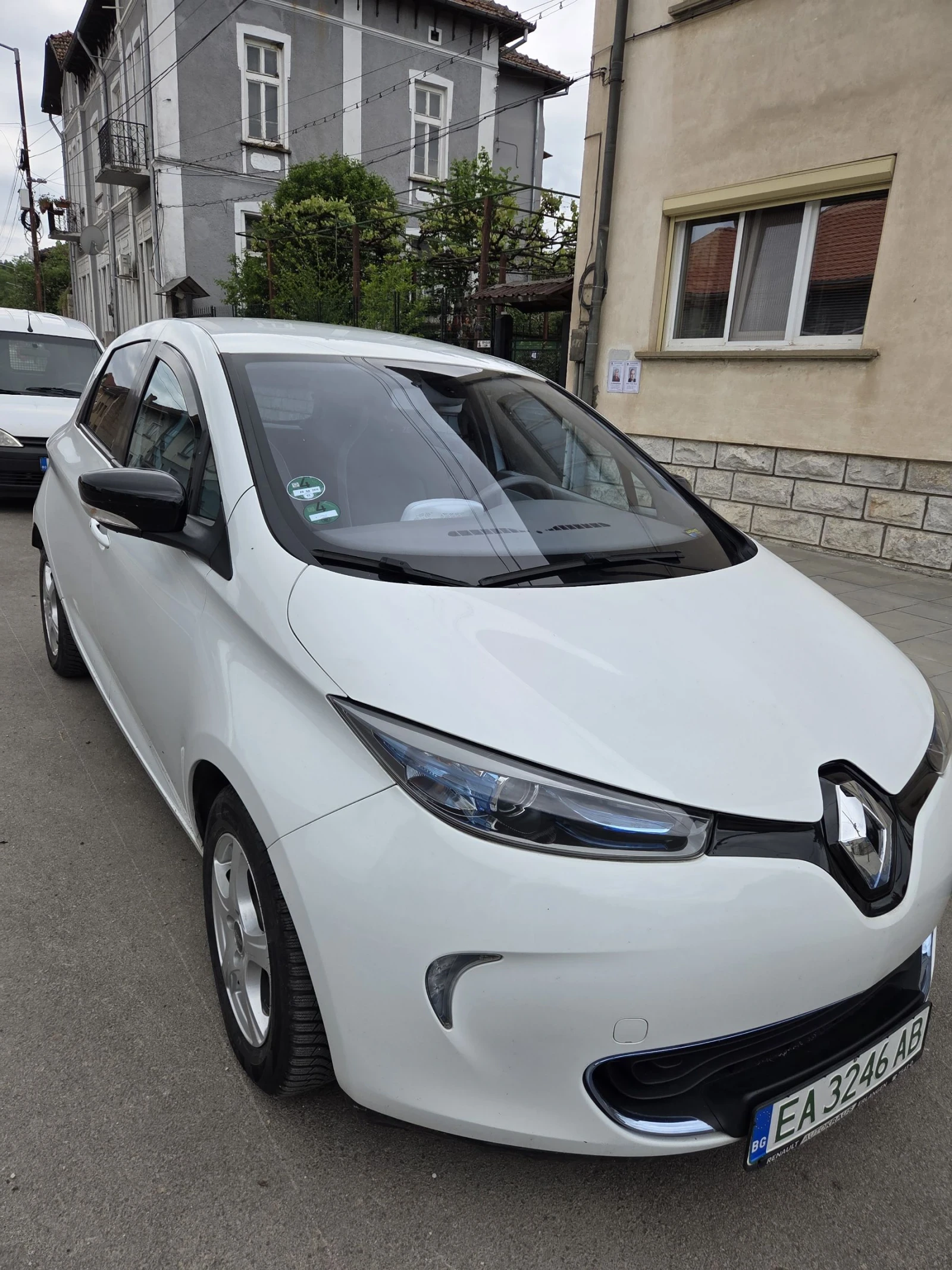 Renault Zoe лек, снимка 9 - Автомобили и джипове - 54654389