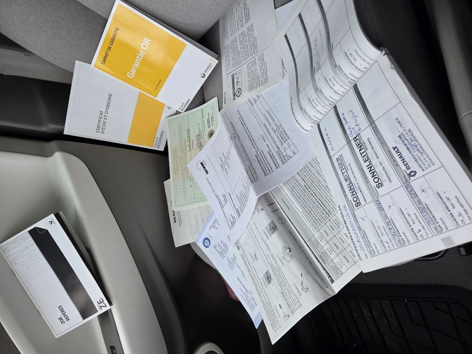 Renault Zoe лек, снимка 14 - Автомобили и джипове - 54654389