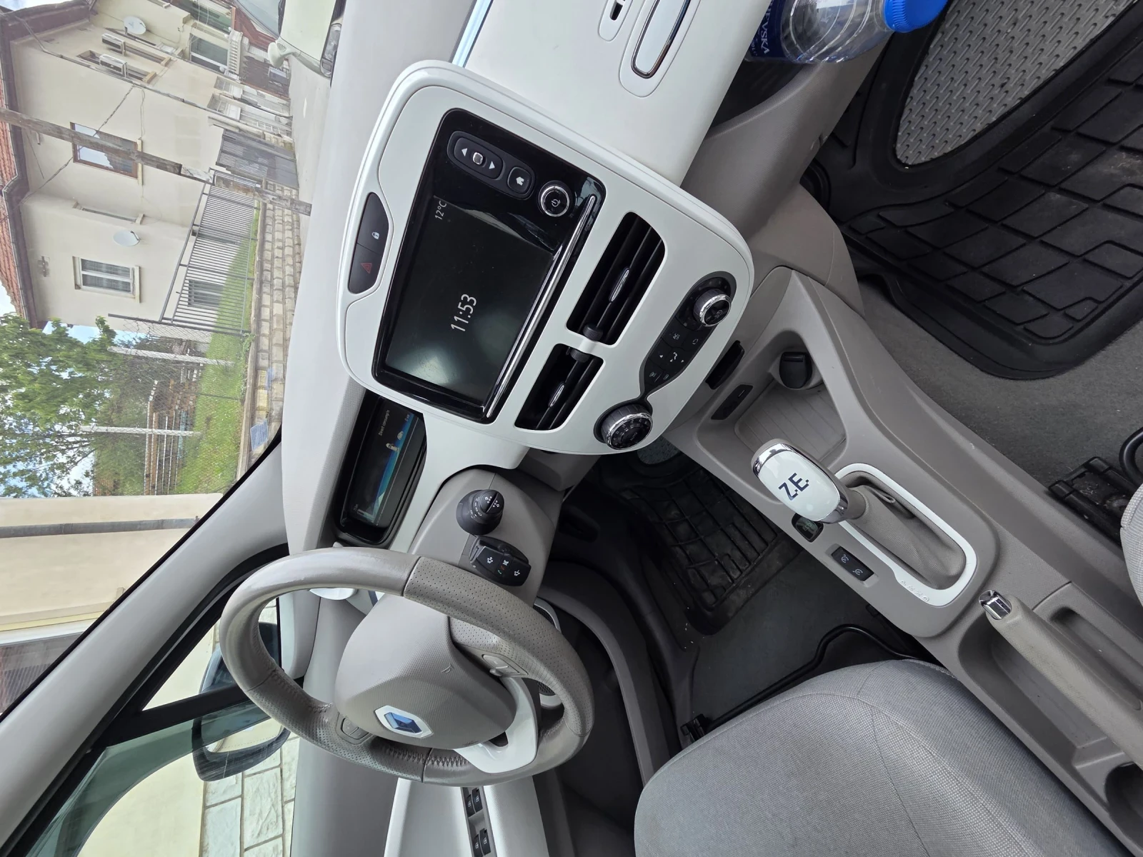Renault Zoe лек, снимка 2 - Автомобили и джипове - 54654389