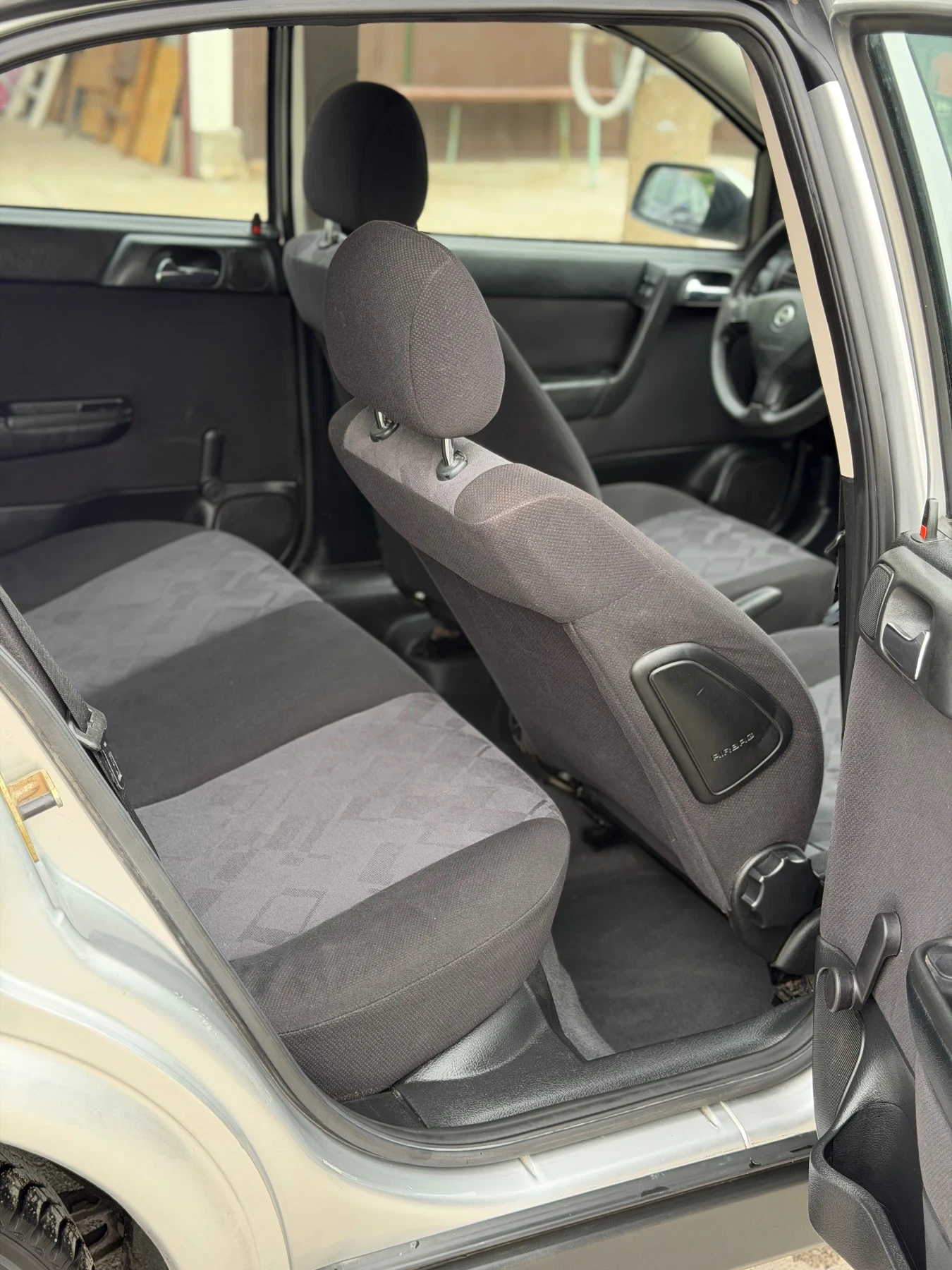 Opel Astra 1.6i 75кс климатик, снимка 9 - Автомобили и джипове - 54644985