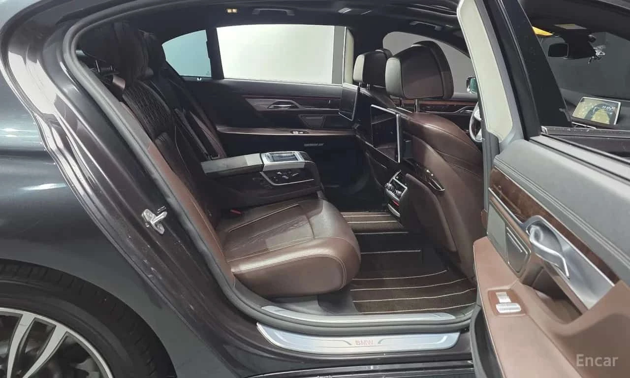 BMW 730 * 730Ld xDrive * CARFAX * ЦЕНА ДО БГ, снимка 11 - Автомобили и джипове - 55508527
