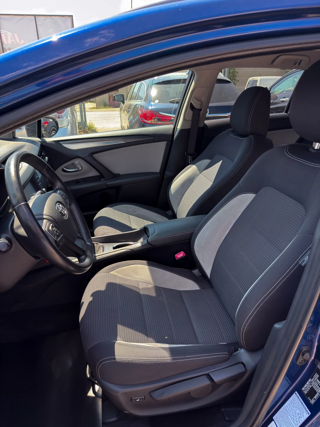 Toyota Avensis 1.8 бензин ТОП!!! С гаранция!, снимка 10 - Автомобили и джипове - 55574783