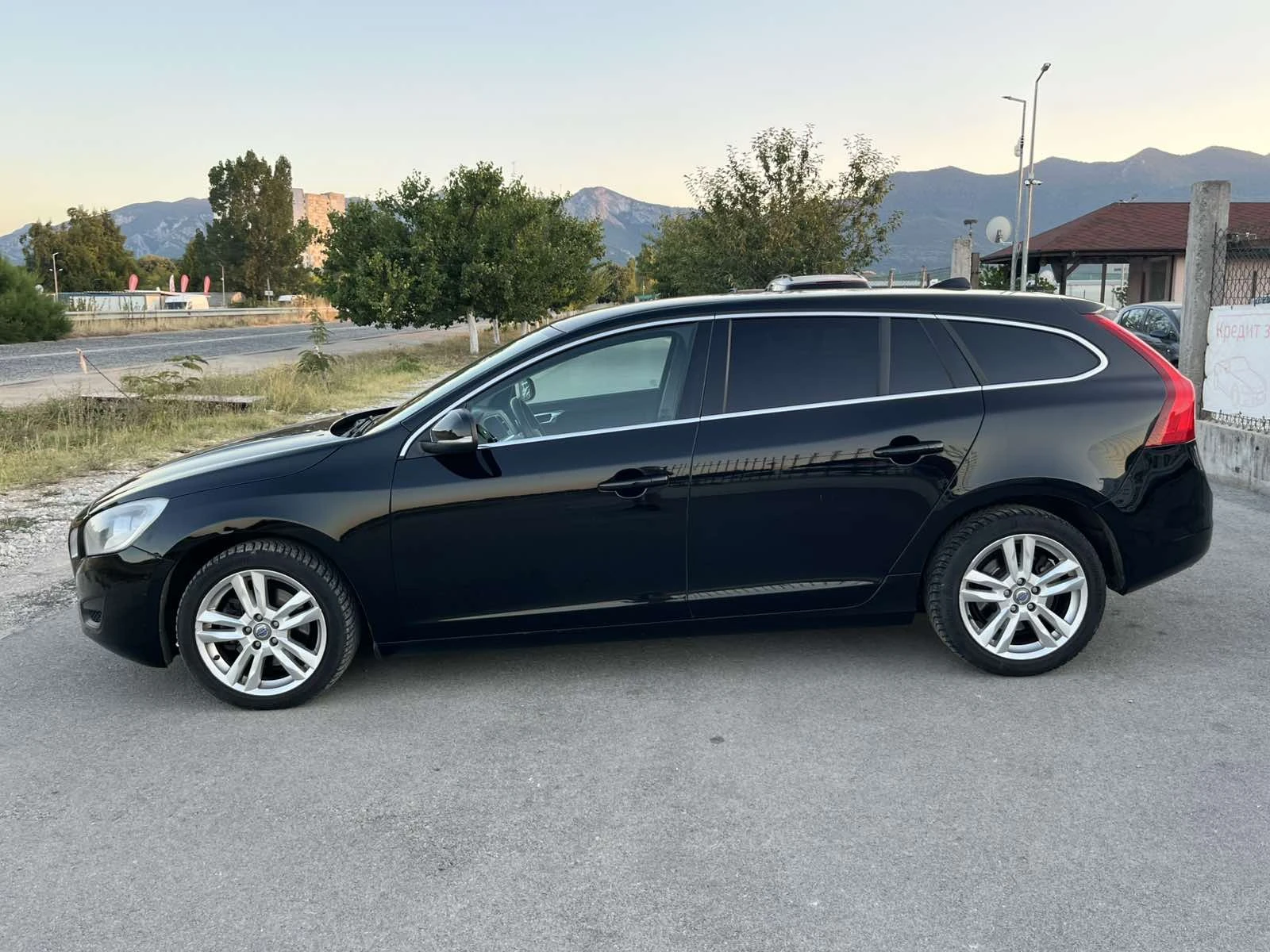Volvo V60 2.0 D3  163кс EURO 5B АВТОМАТ NAVI ВНОС ИТАЛИЯ, снимка 6 - Автомобили и джипове - 55749249