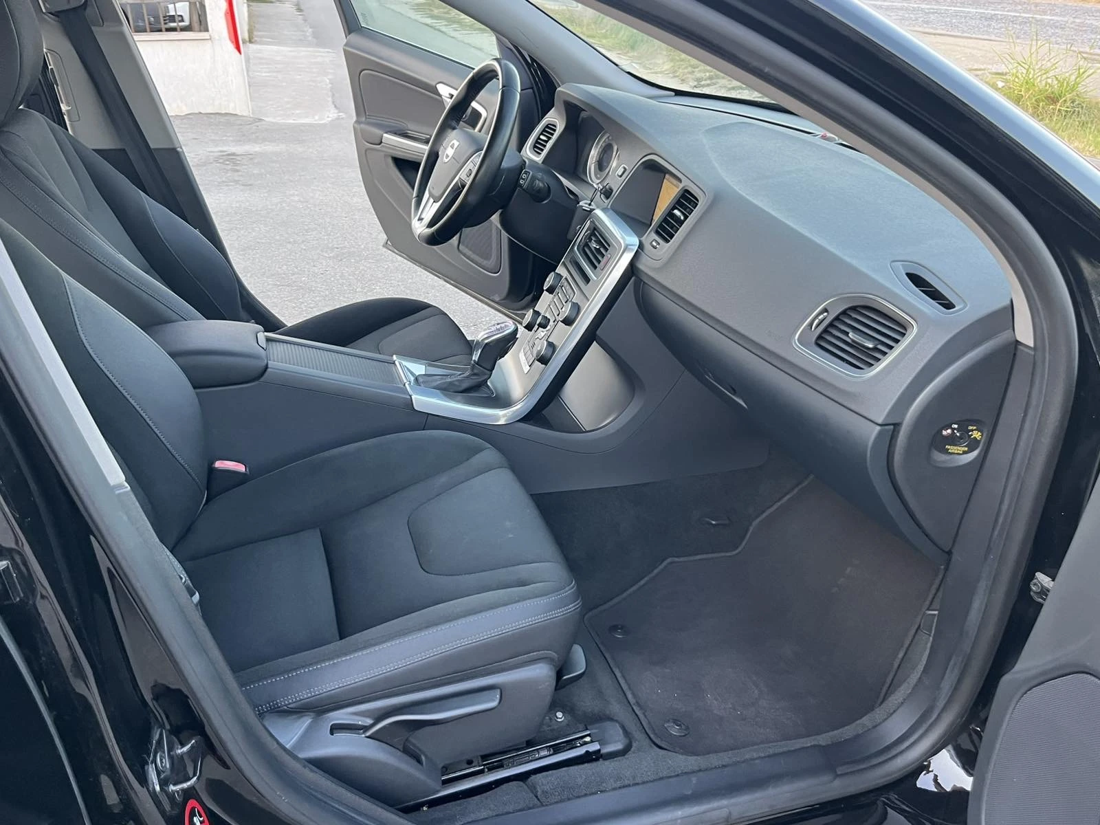 Volvo V60 2.0 D3  163кс EURO 5B АВТОМАТ NAVI ВНОС ИТАЛИЯ, снимка 11 - Автомобили и джипове - 55749249