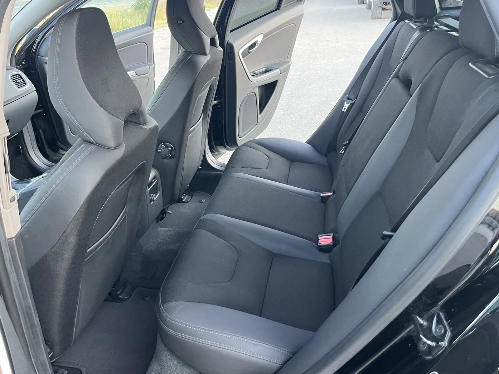 Volvo V60 2.0 D3  163кс EURO 5B АВТОМАТ NAVI ВНОС ИТАЛИЯ, снимка 9 - Автомобили и джипове - 55749249