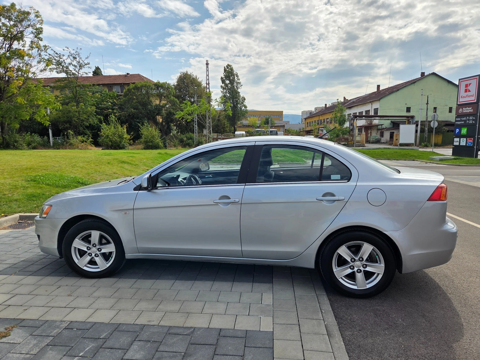 Mitsubishi Lancer