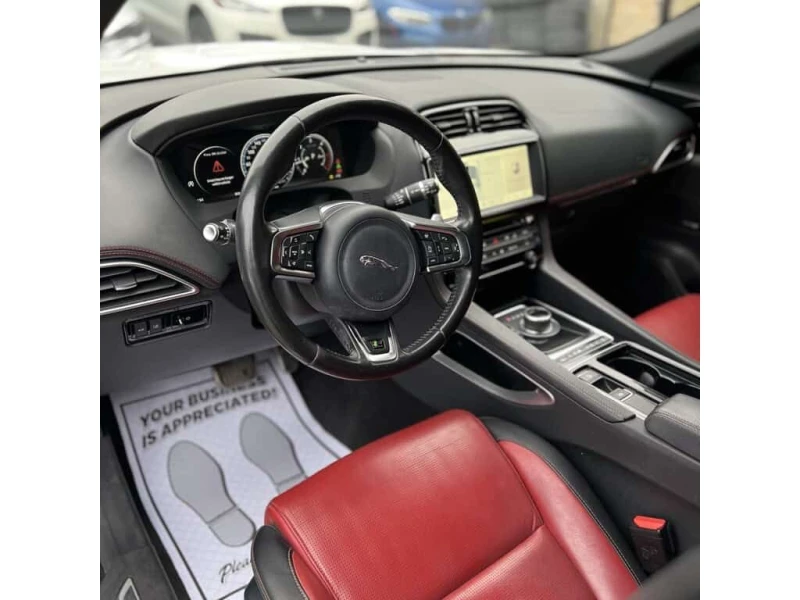 Jaguar F-PACE * 20d / R Sport / No Accident/ Finance * CARFAX * , снимка 9 - Автомобили и джипове - 53529016