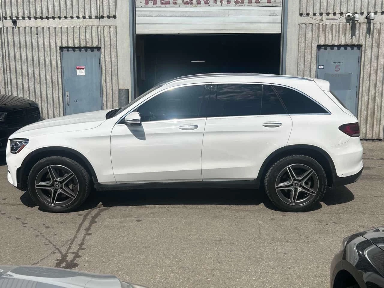 Mercedes-Benz GLC 300 * 360 * ПОДГРЕВ * ПАМЕТ * NAVI, снимка 2 - Автомобили и джипове - 54460399