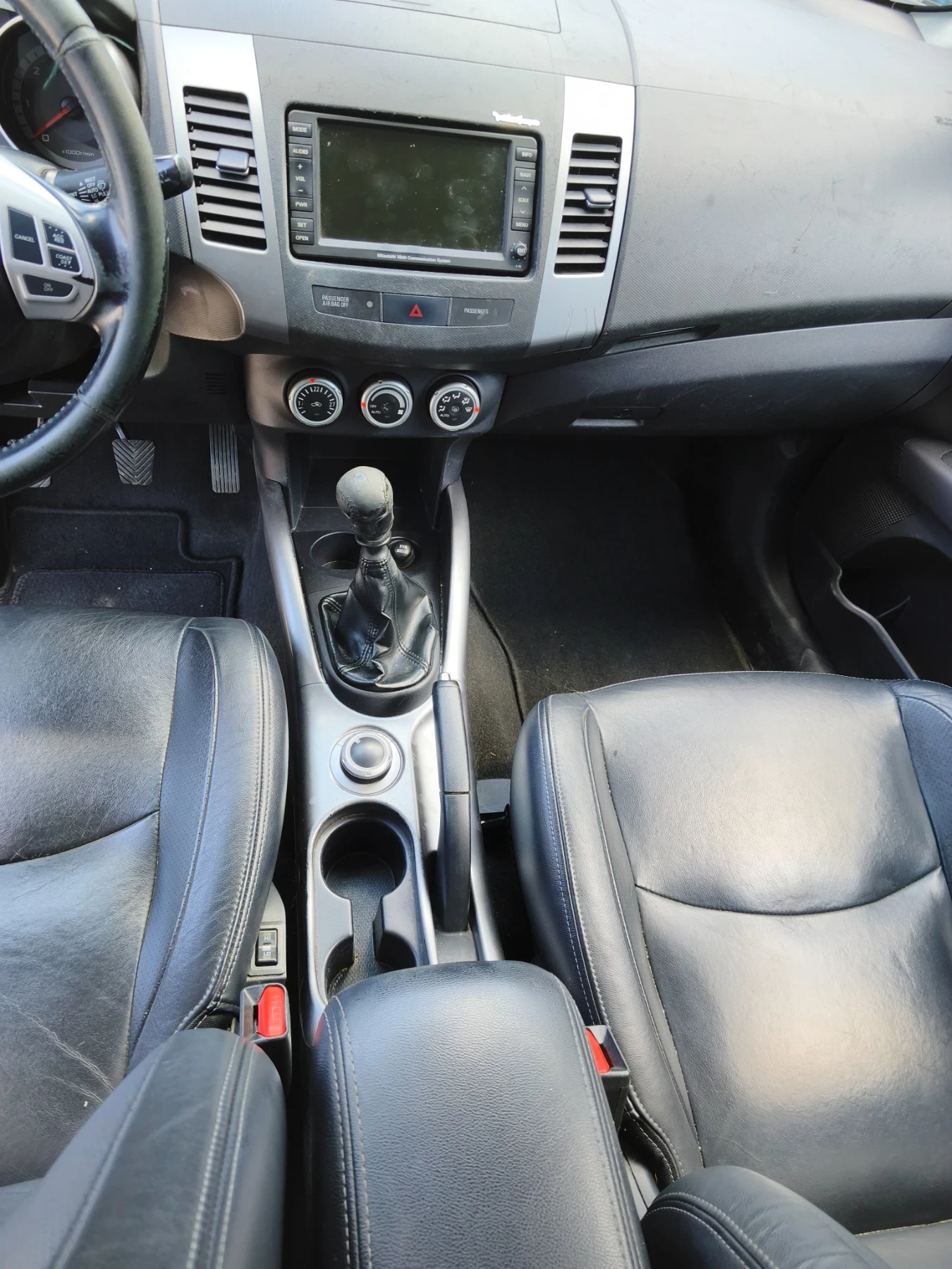 Mitsubishi Outlander, снимка 10 - Автомобили и джипове - 54803446