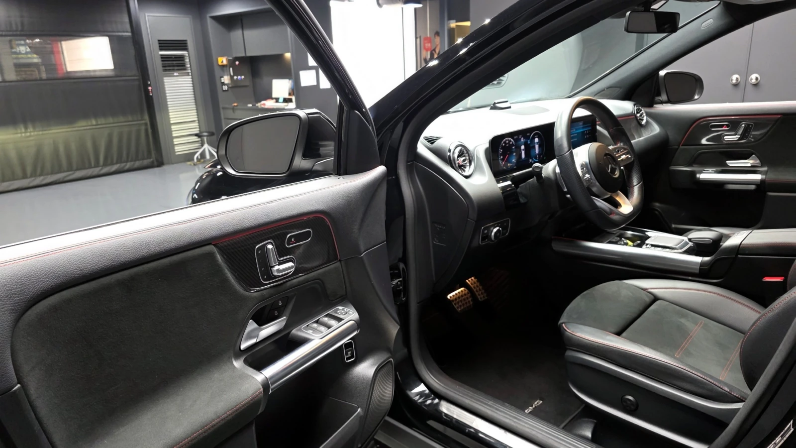 Mercedes-Benz GLA 250 4MATIC | ACC | Шибедах | Памет, снимка 7 - Автомобили и джипове - 56009683