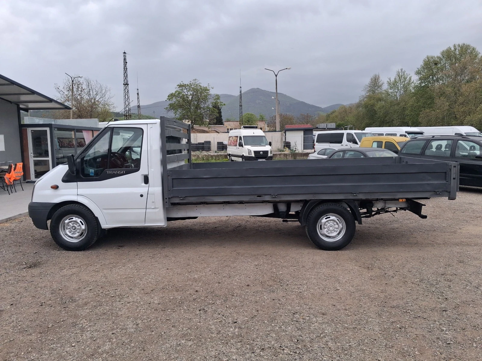 Ford Transit 2.4 , 116 к.с. Бордови 4.20м. 6 скорости 3 места, снимка 8 - Бусове и автобуси - 54691412