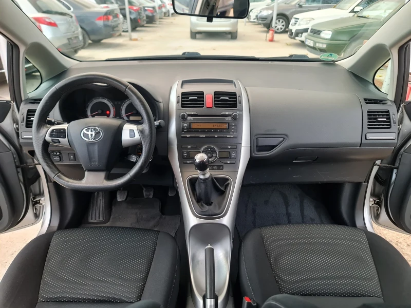 Toyota Auris 1.6 VVTI FaceLift Климатроник Парктроник Евро 5, снимка 13 - Автомобили и джипове - 48074208