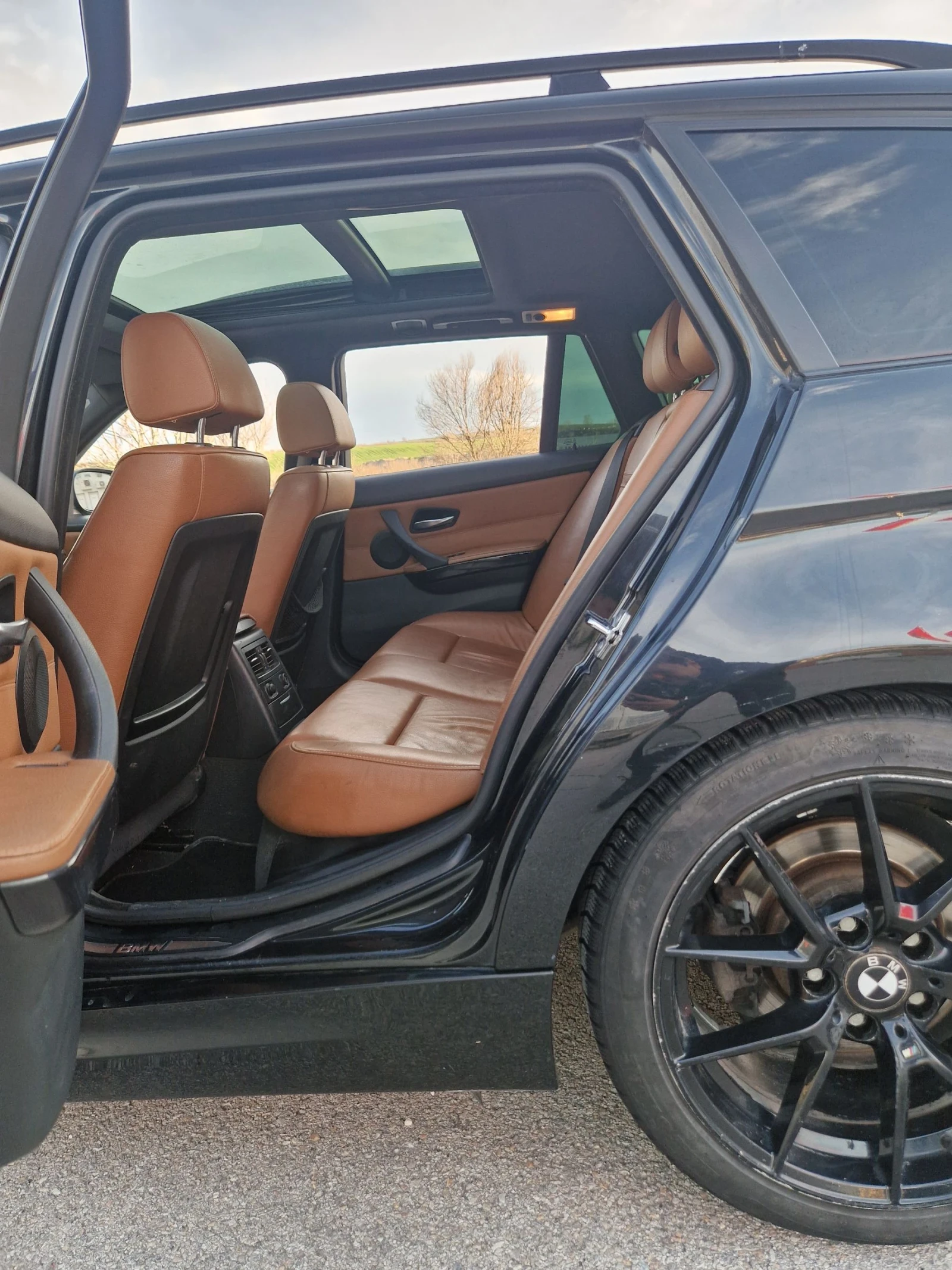 BMW 320 FACE Full M-pak Leder Navi Panorama , снимка 12 - Автомобили и джипове - 53534580